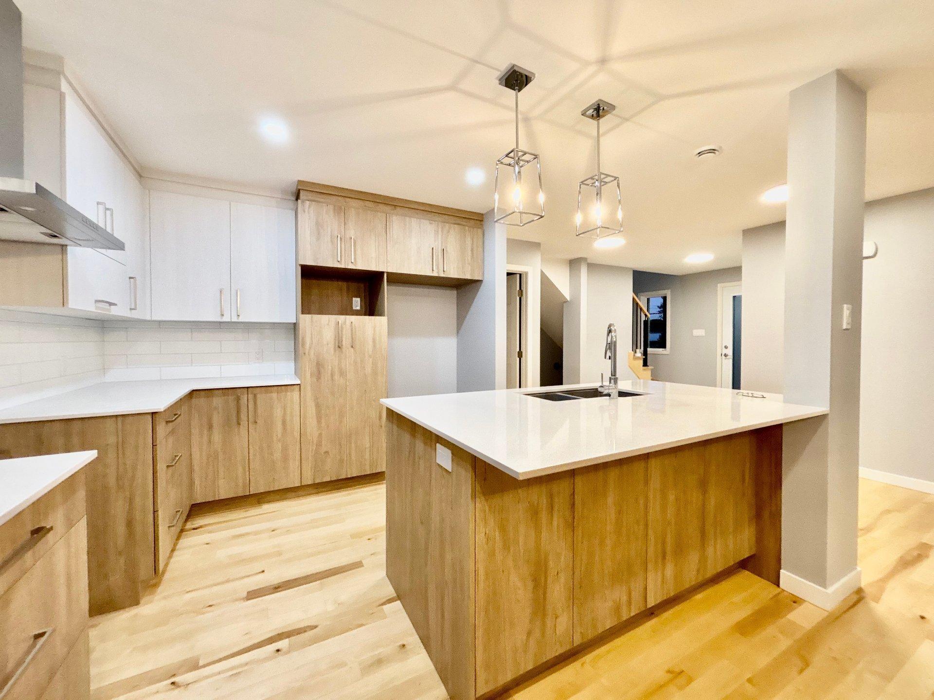 









28


45e Avenue

,
Sainte-Marthe-sur-le-Lac,




QC
J0N1P0

