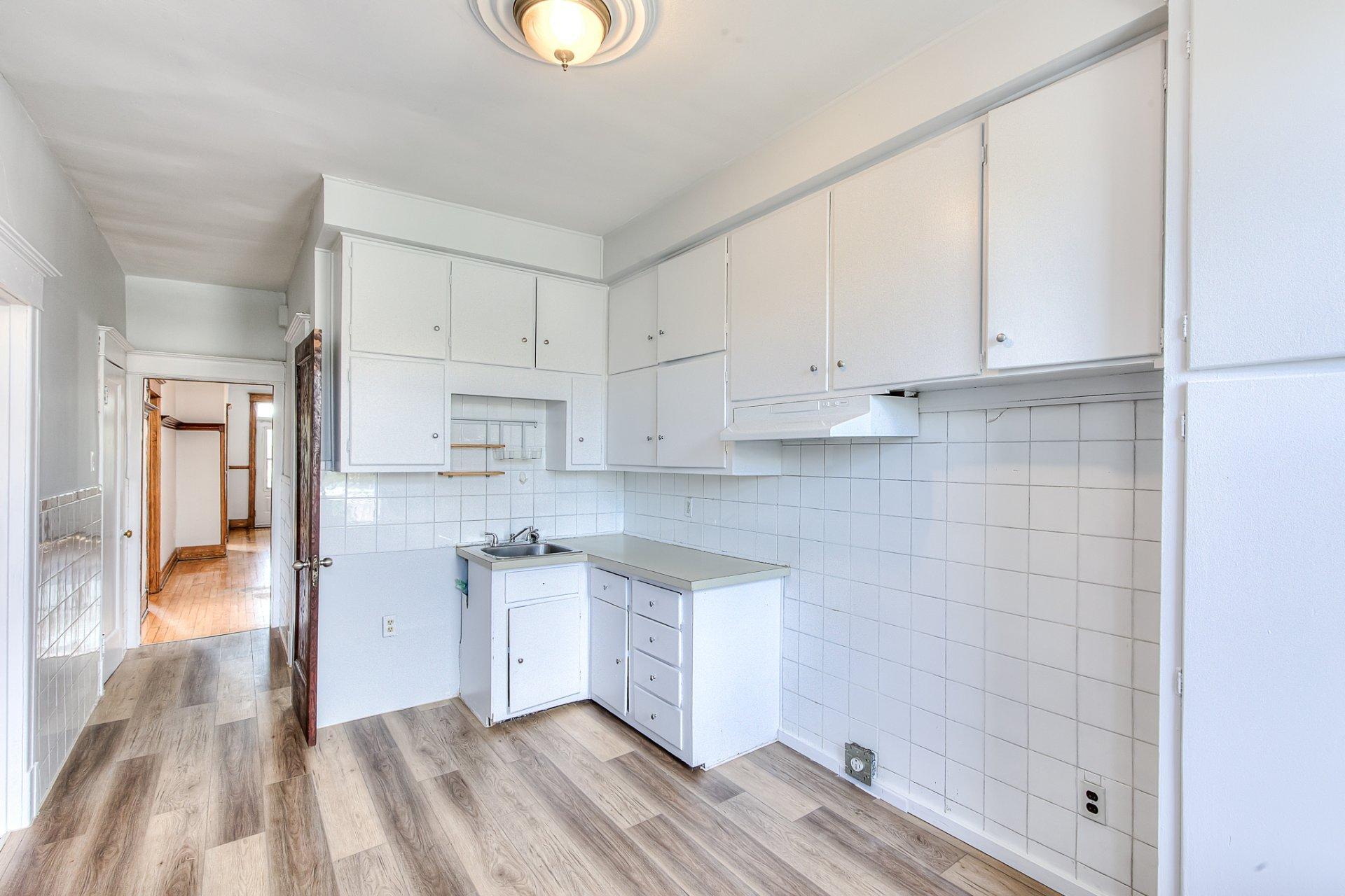 









8649

 - 8653


Rue St-Denis

,
Montréal (Villeray/Saint-Michel/Parc-Extension),




QC
H2P2H4

