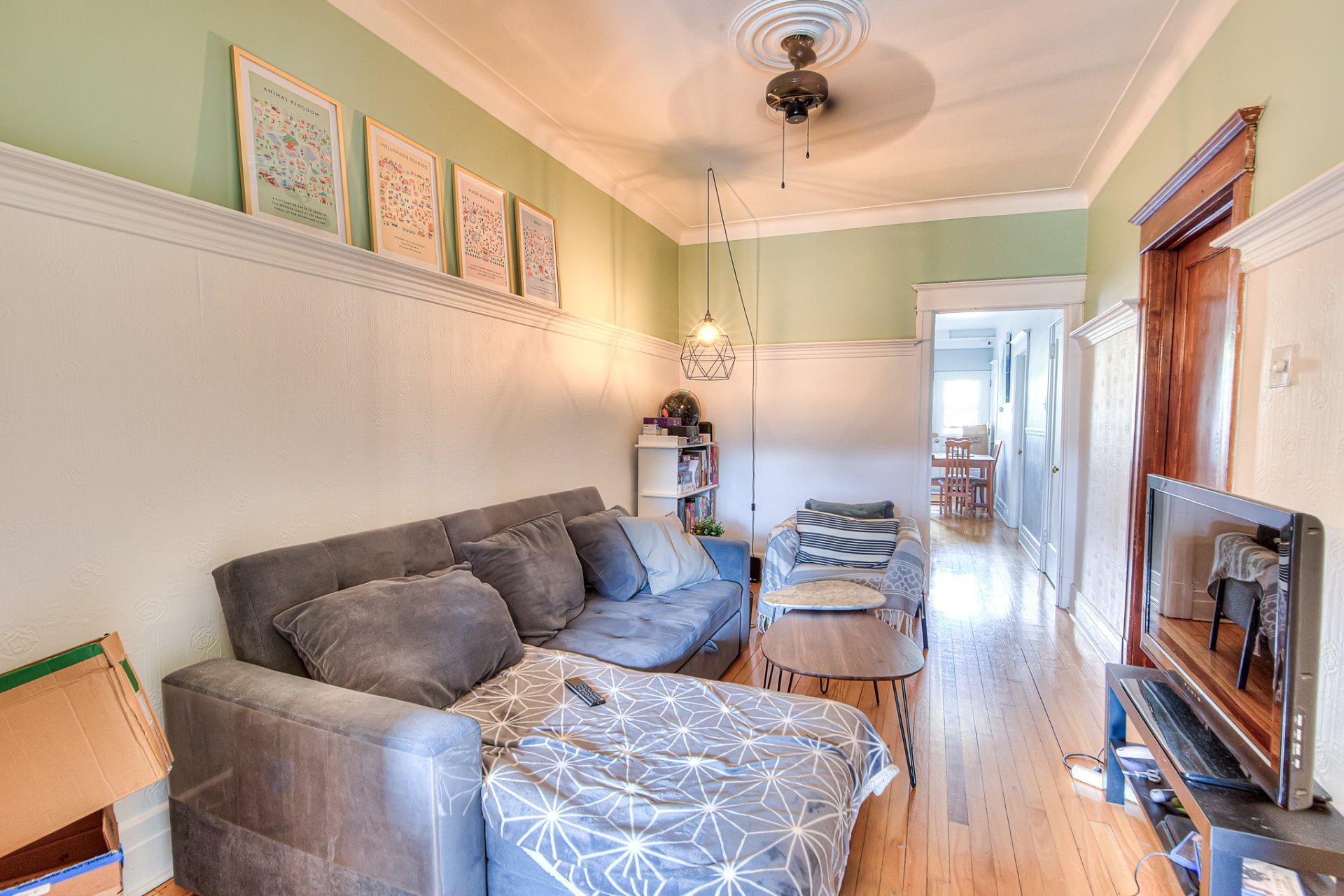 









8649

 - 8653


Rue St-Denis

,
Montréal (Villeray/Saint-Michel/Parc-Extension),




QC
H2P2H4

