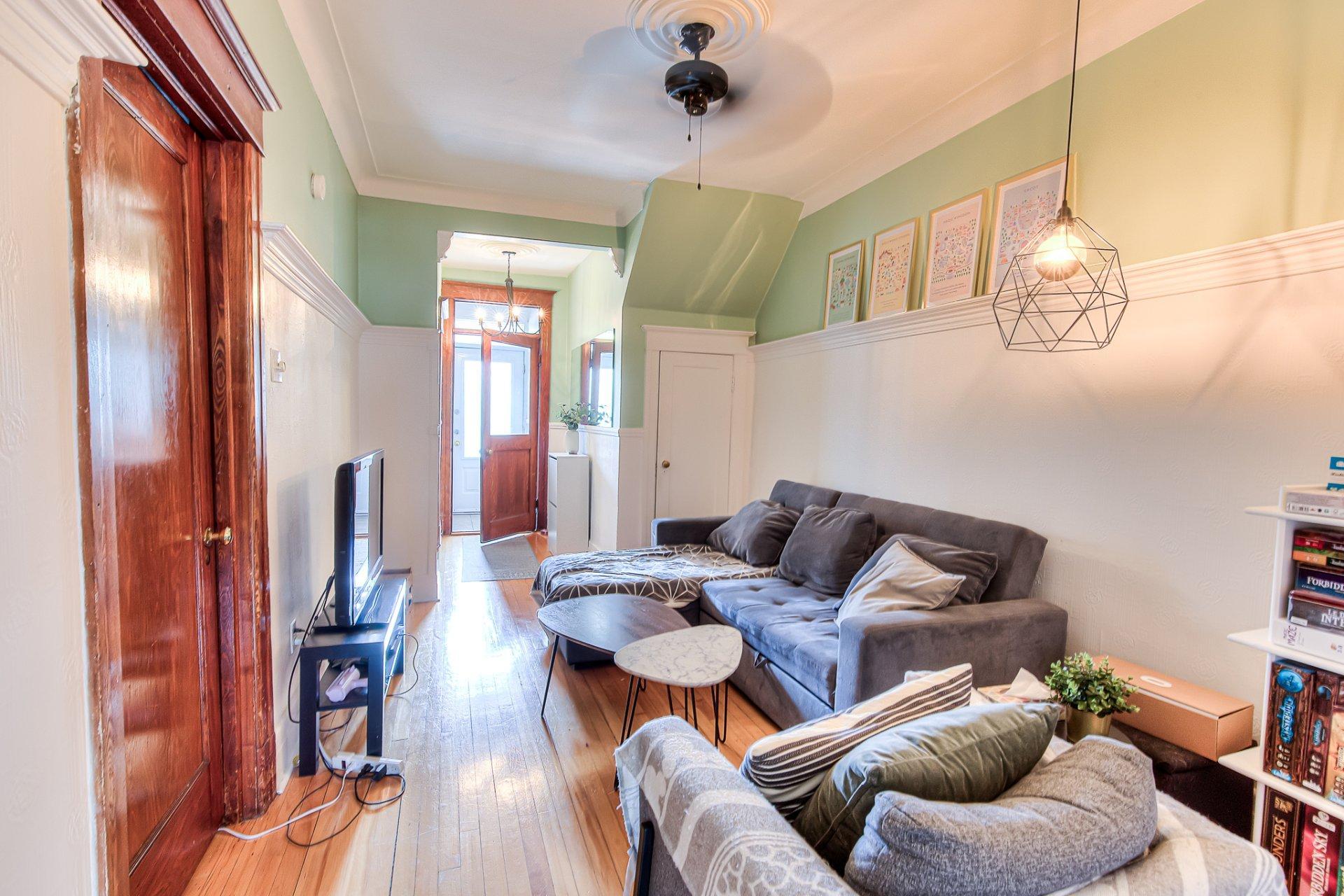 









8649

 - 8653


Rue St-Denis

,
Montréal (Villeray/Saint-Michel/Parc-Extension),




QC
H2P2H4

