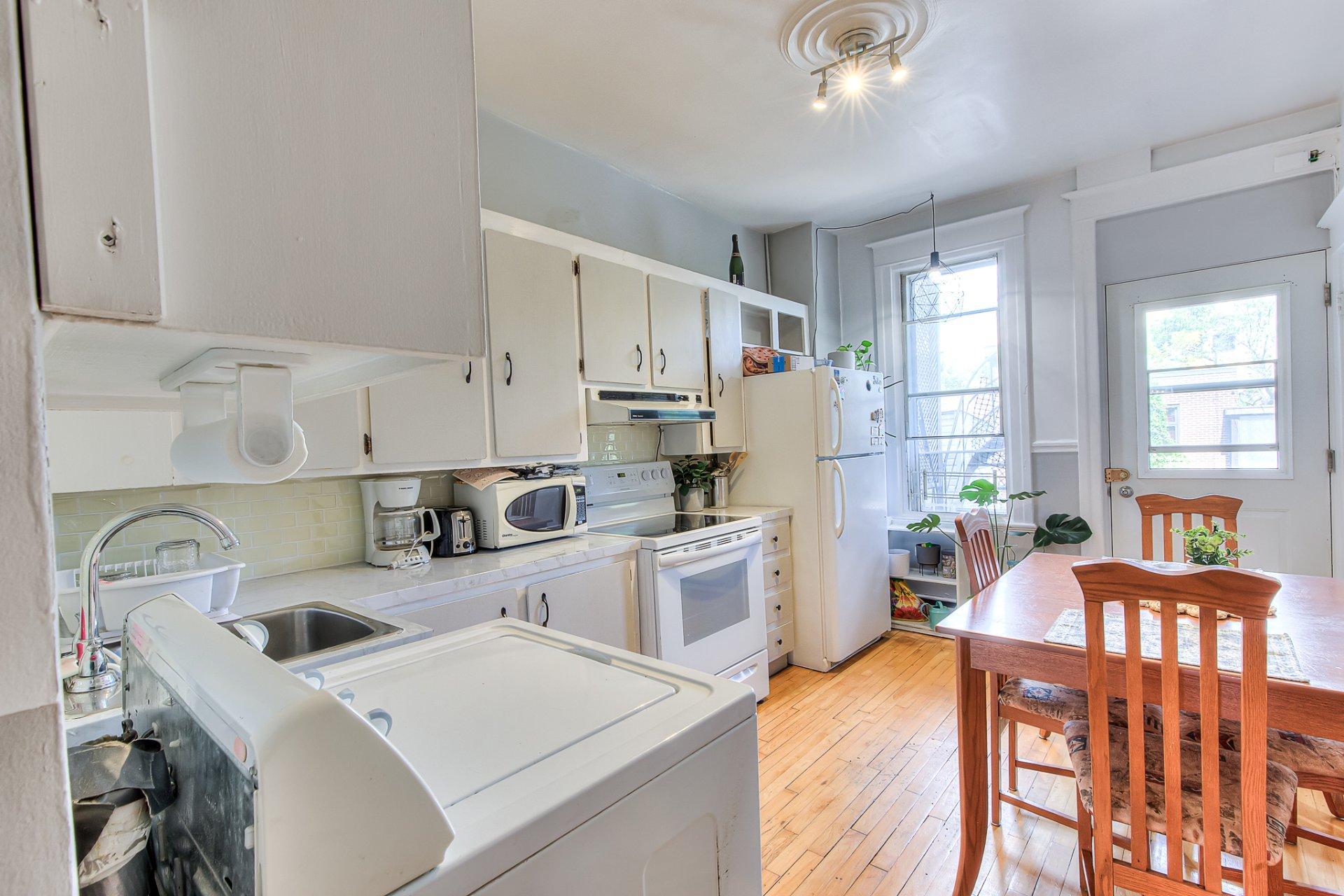 









8649

 - 8653


Rue St-Denis

,
Montréal (Villeray/Saint-Michel/Parc-Extension),




QC
H2P2H4

