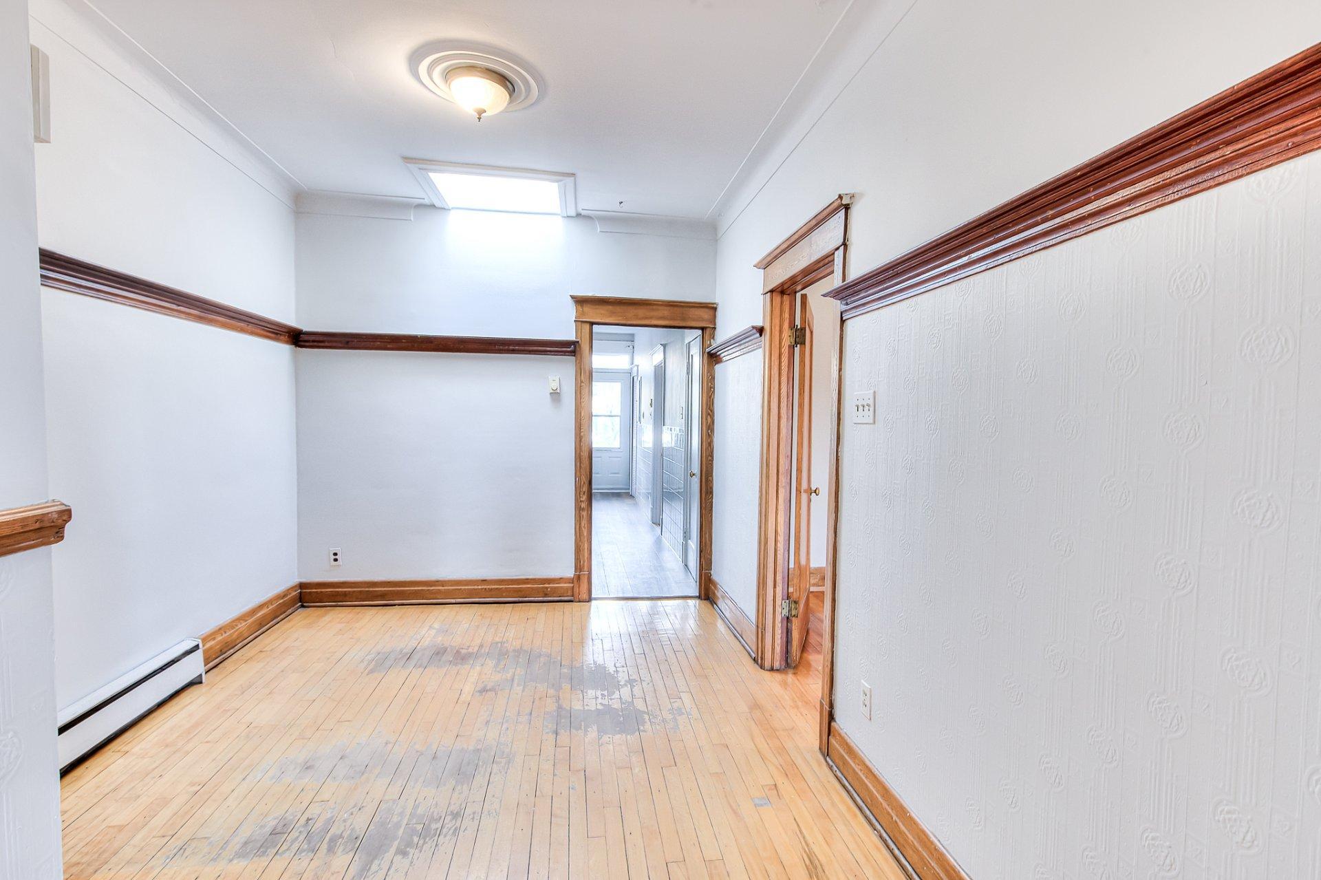 









8649

 - 8653


Rue St-Denis

,
Montréal (Villeray/Saint-Michel/Parc-Extension),




QC
H2P2H4

