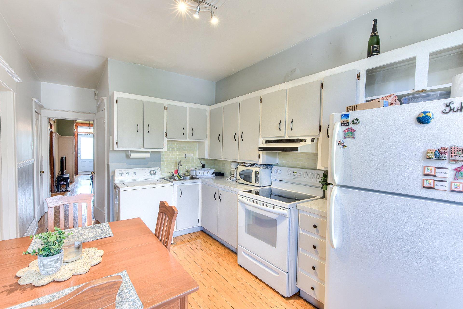 









8649

 - 8653


Rue St-Denis

,
Montréal (Villeray/Saint-Michel/Parc-Extension),




QC
H2P2H4

