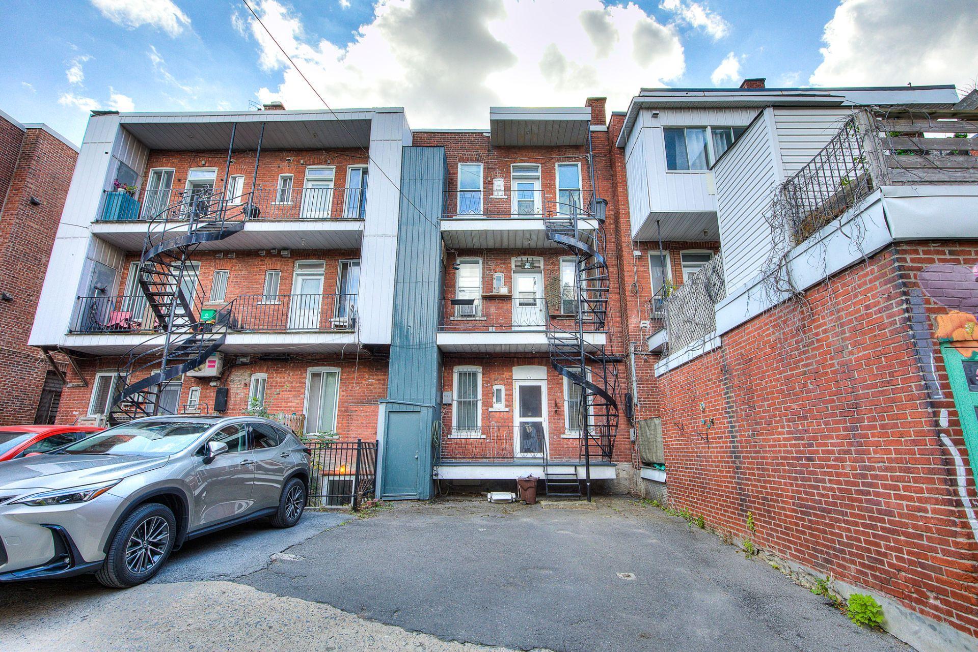 









8649

 - 8653


Rue St-Denis

,
Montréal (Villeray/Saint-Michel/Parc-Extension),




QC
H2P2H4

