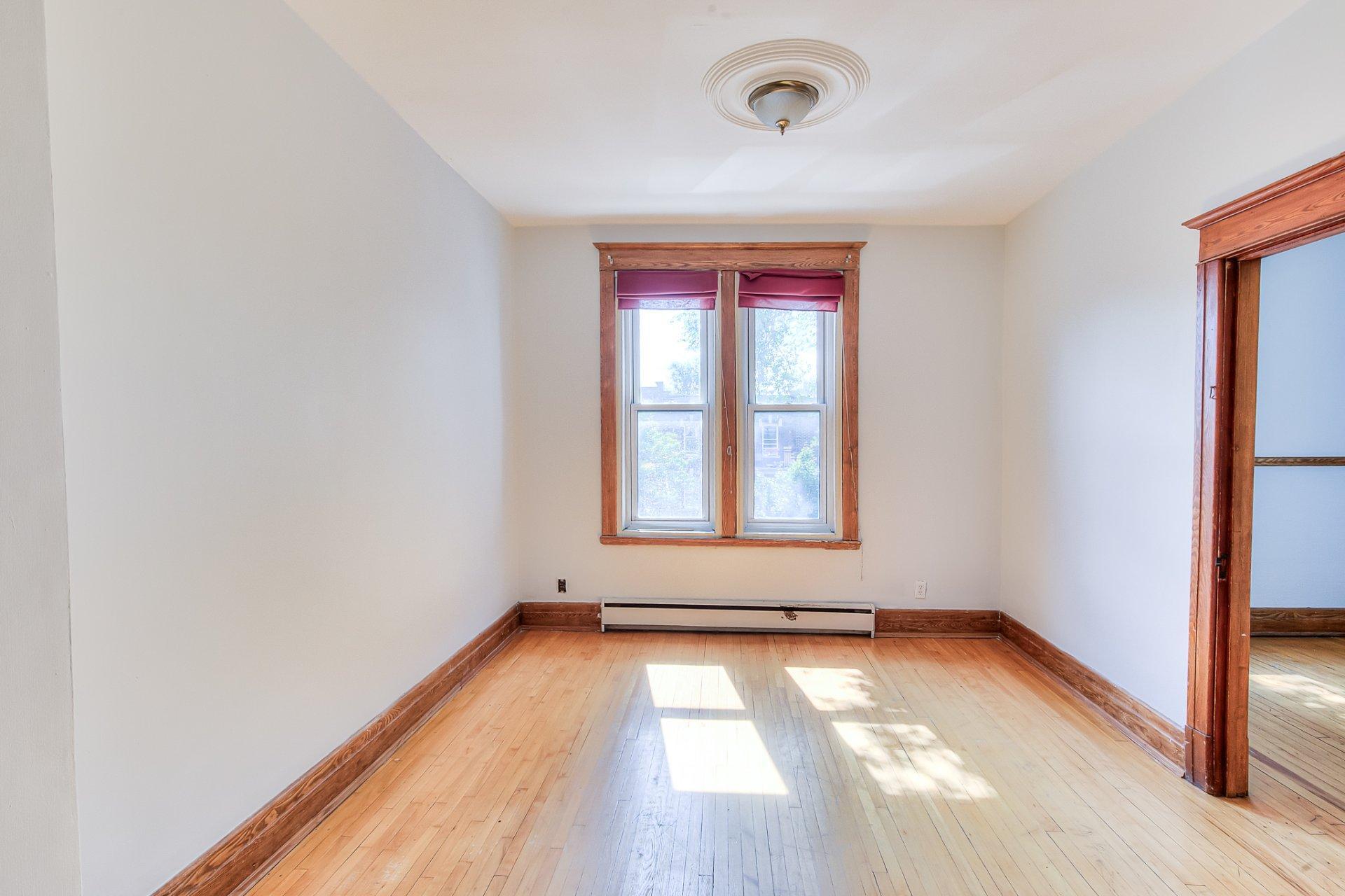









8649

 - 8653


Rue St-Denis

,
Montréal (Villeray/Saint-Michel/Parc-Extension),




QC
H2P2H4

