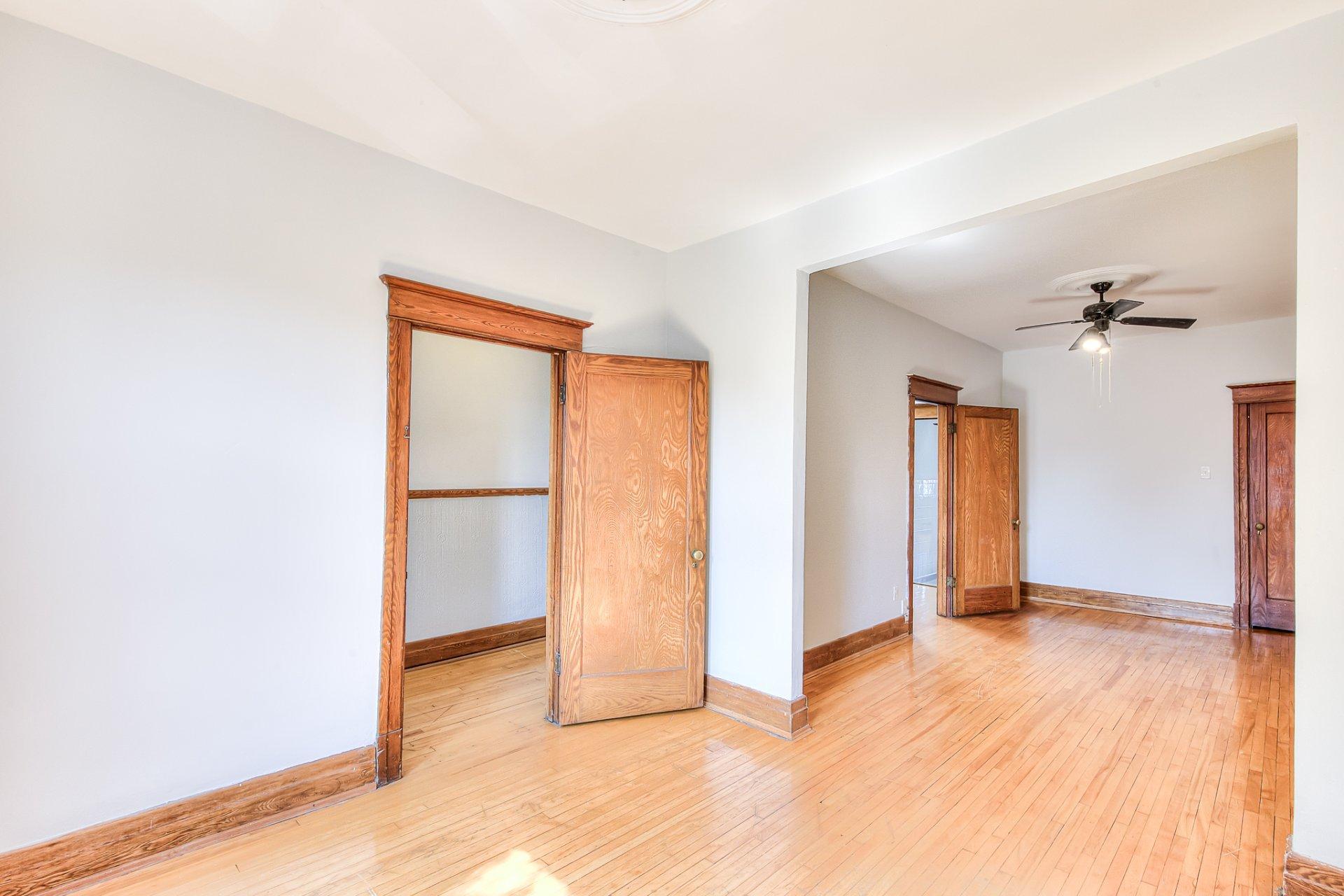 









8649

 - 8653


Rue St-Denis

,
Montréal (Villeray/Saint-Michel/Parc-Extension),




QC
H2P2H4

