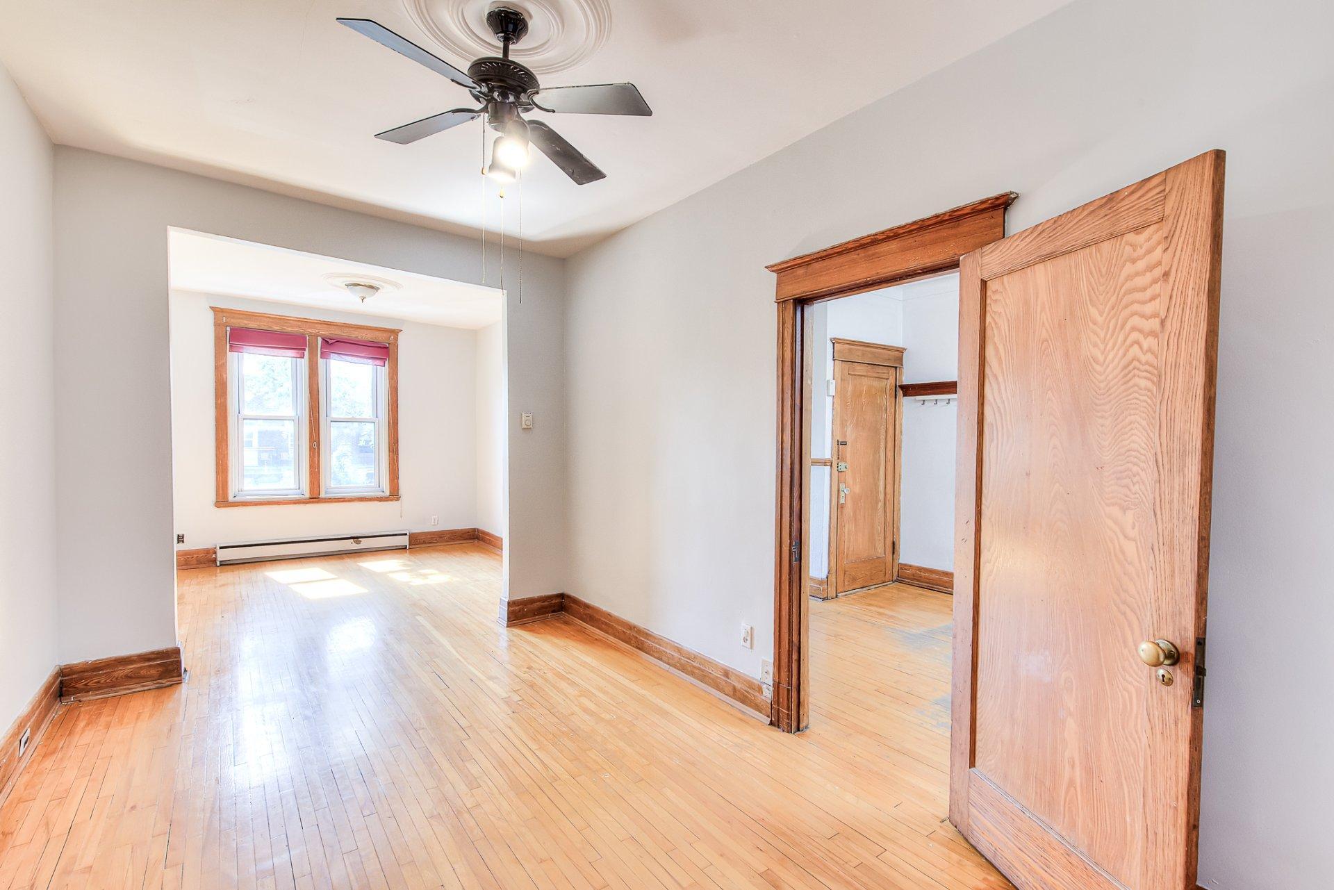 









8649

 - 8653


Rue St-Denis

,
Montréal (Villeray/Saint-Michel/Parc-Extension),




QC
H2P2H4

