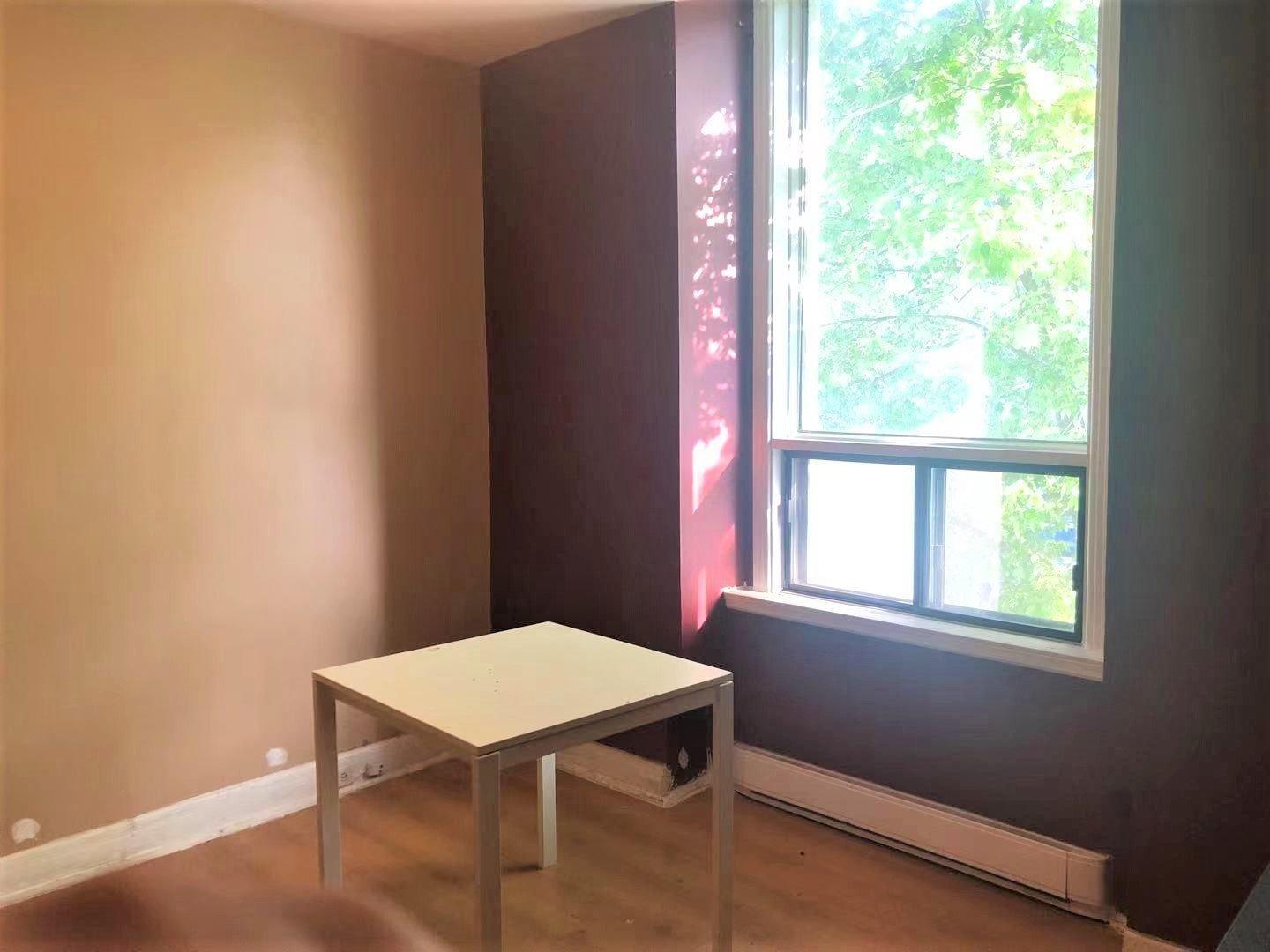 









1713


Rue St-Hubert

, 1,
Montréal (Ville-Marie),




QC
H2L3Z1

