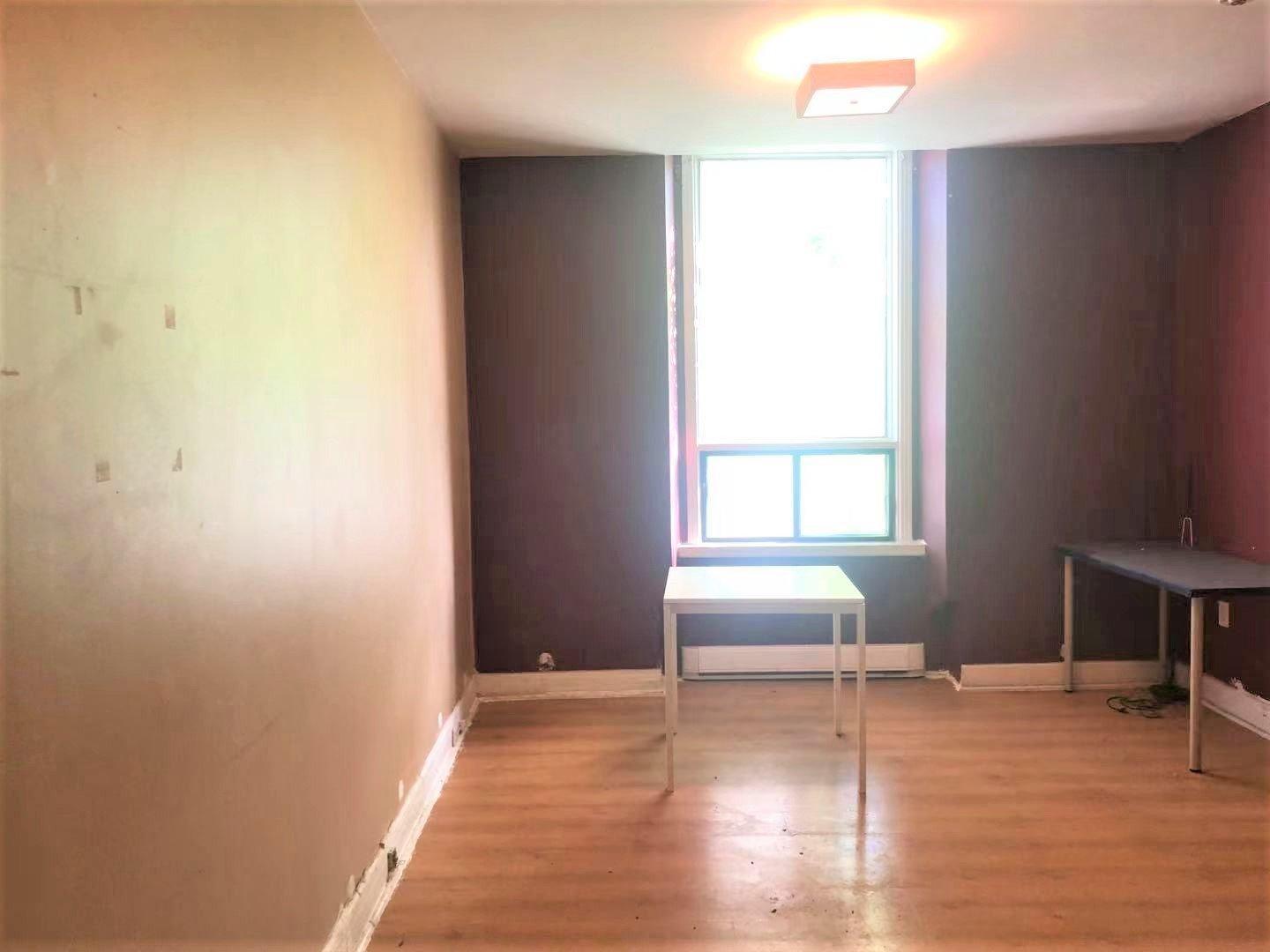 









1713


Rue St-Hubert

, 1,
Montréal (Ville-Marie),




QC
H2L3Z1

