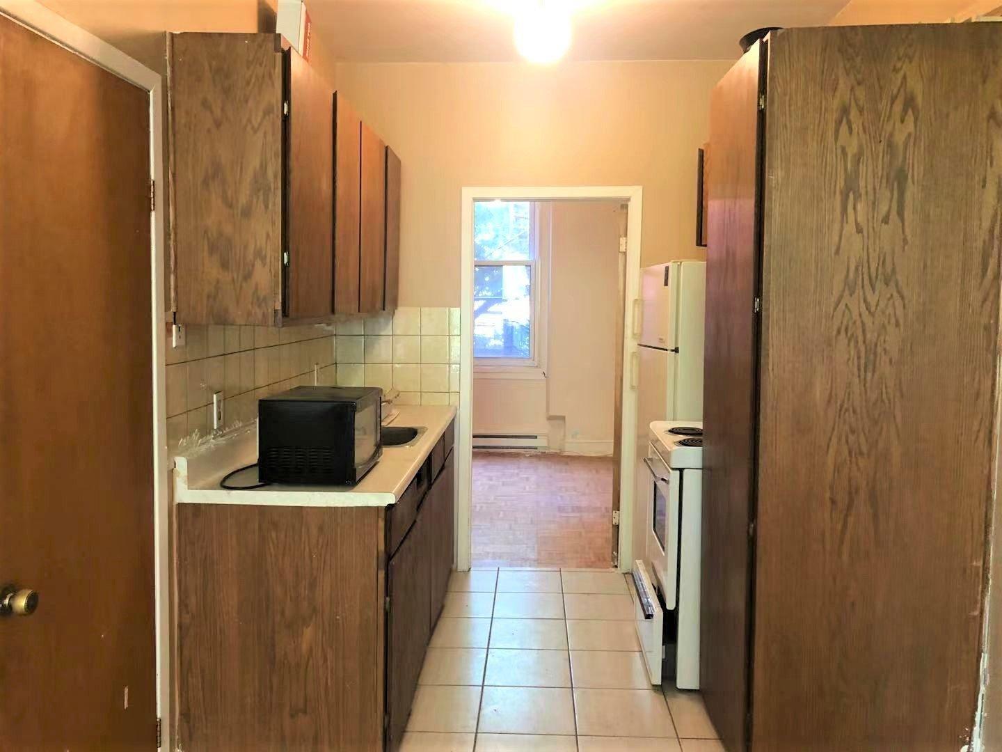 









1713


Rue St-Hubert

, 1,
Montréal (Ville-Marie),




QC
H2L3Z1

