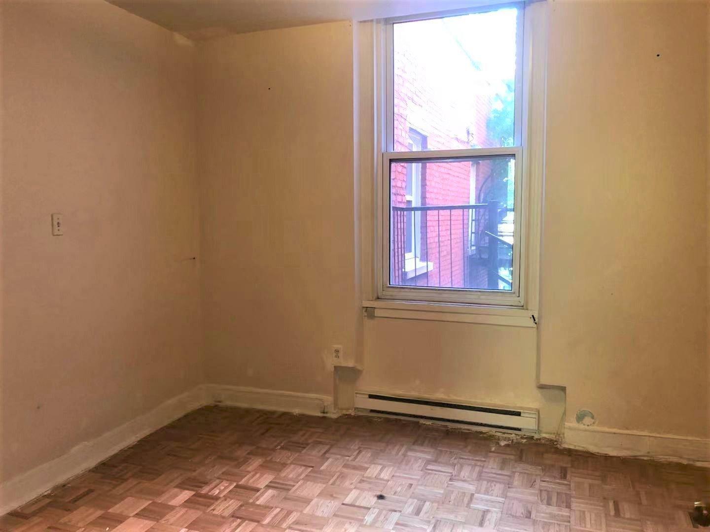 









1713


Rue St-Hubert

, 1,
Montréal (Ville-Marie),




QC
H2L3Z1

