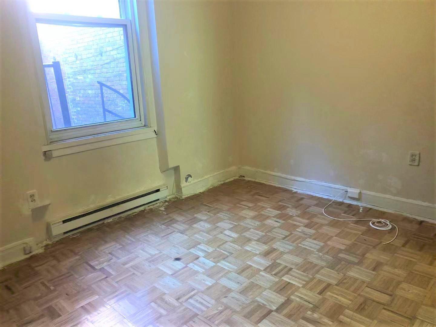 









1713


Rue St-Hubert

, 1,
Montréal (Ville-Marie),




QC
H2L3Z1

