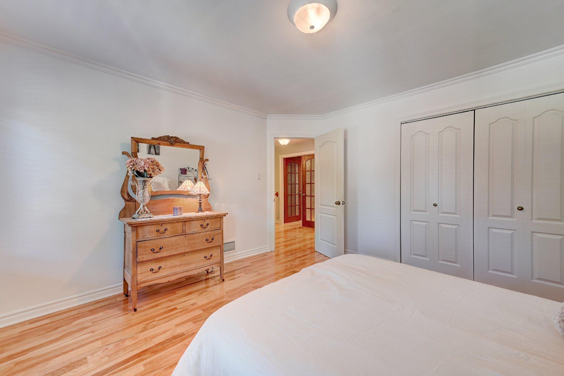 









122


Rue Jean-De Ronceray

,
Carignan,




QC
J3L6L8

