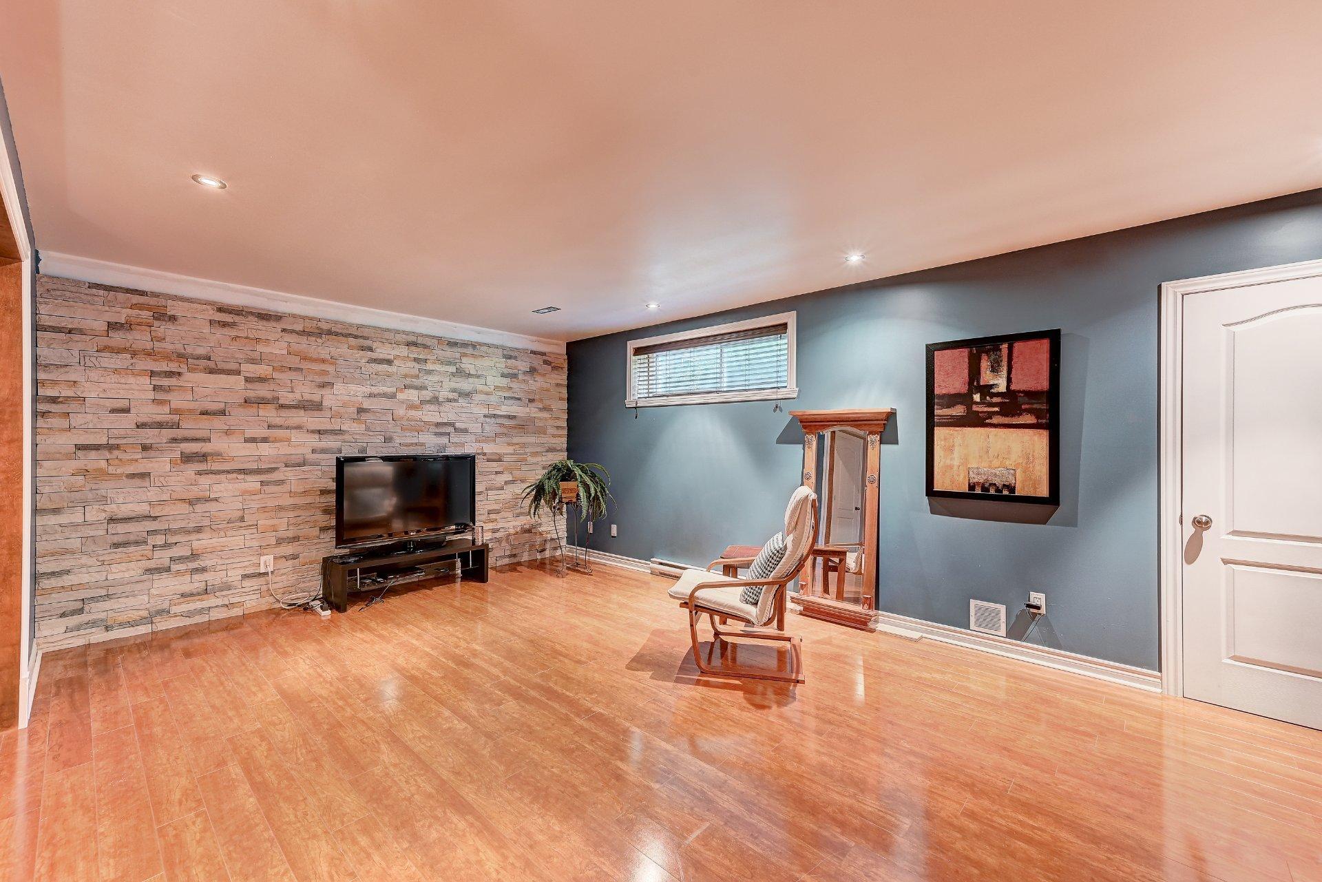 









122


Rue Jean-De Ronceray

,
Carignan,




QC
J3L6L8

