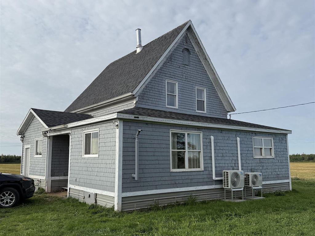 












1106 Locke Road

,
Haliburton,




PE
C0B 1V0

