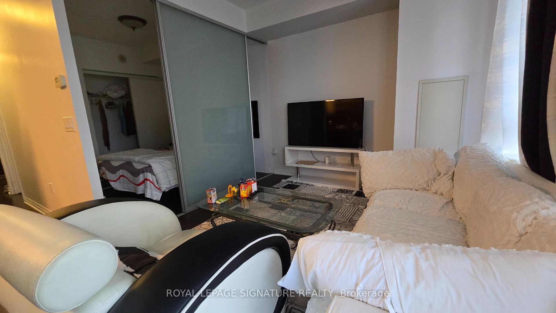 









25


Cole

Street, 1004,
Toronto,




ON
M5A 4M3

