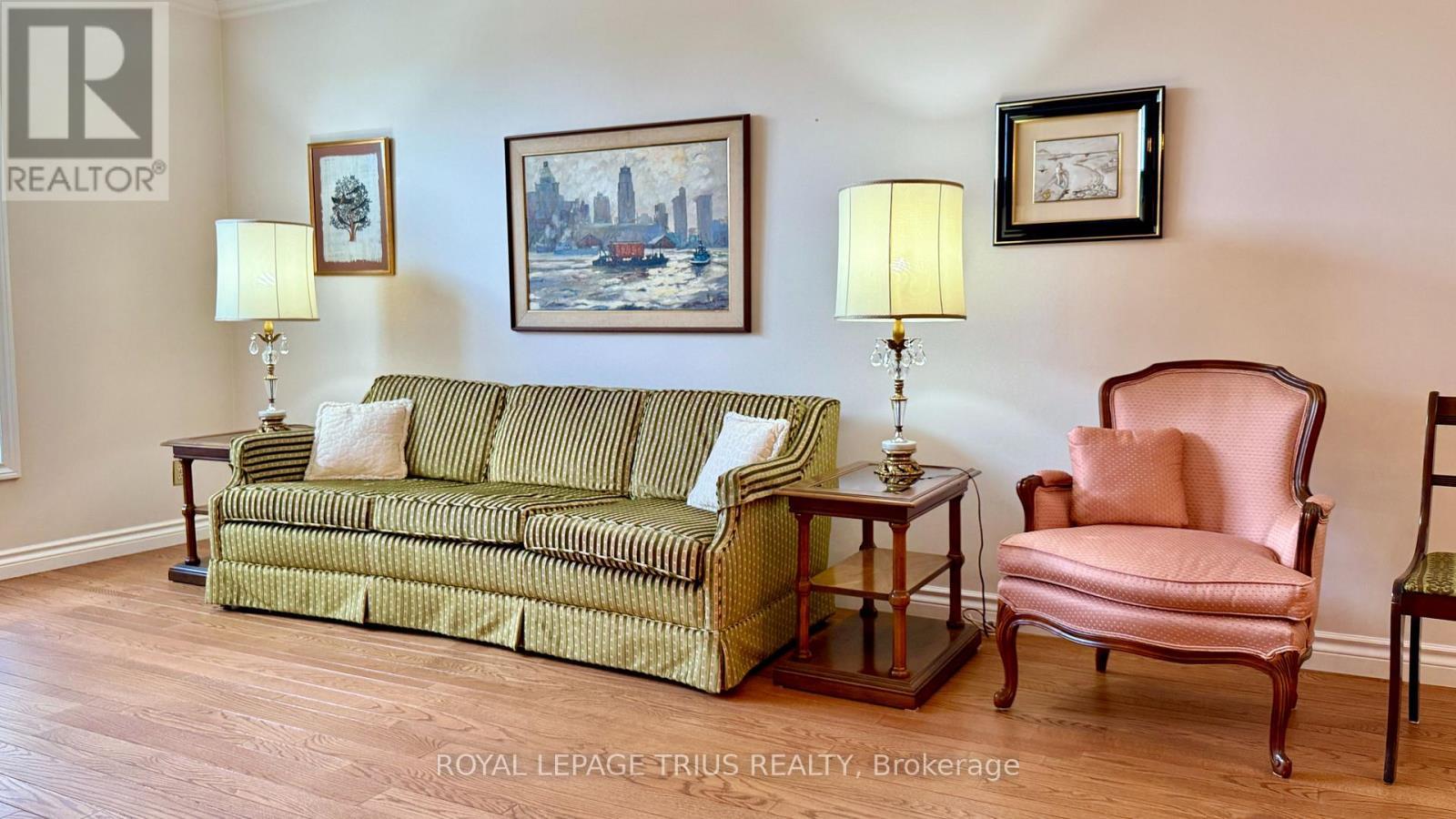 












4 ORCHARD CRESCENT

,
Norfolk (Waterford),




Ontario
N0E1Y0

