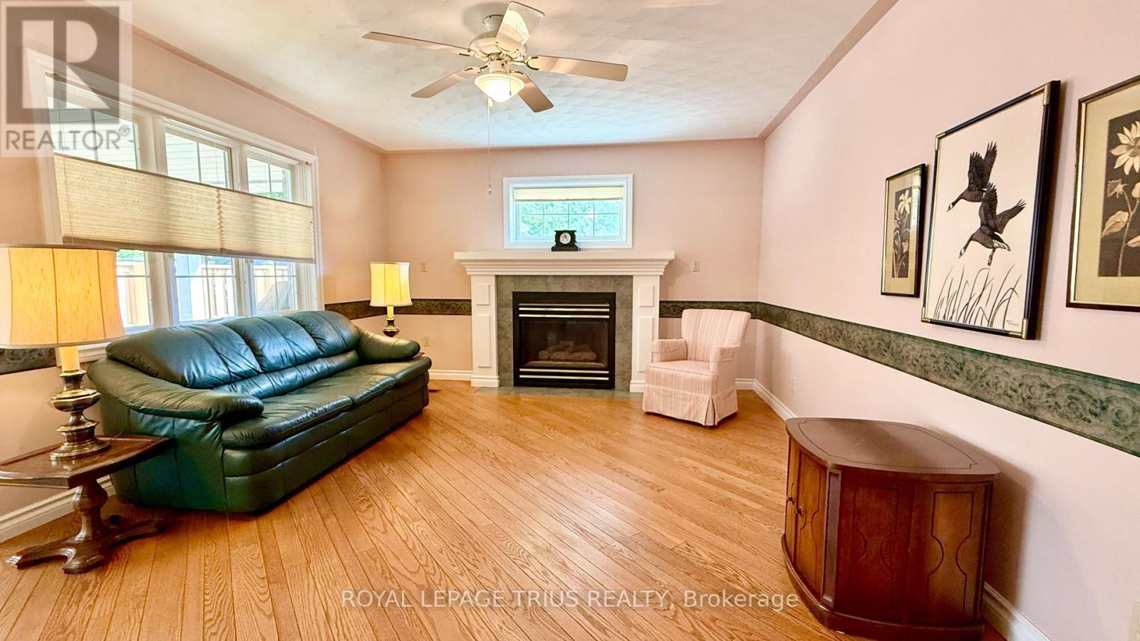 












4 ORCHARD CRESCENT

,
Norfolk (Waterford),




Ontario
N0E1Y0

