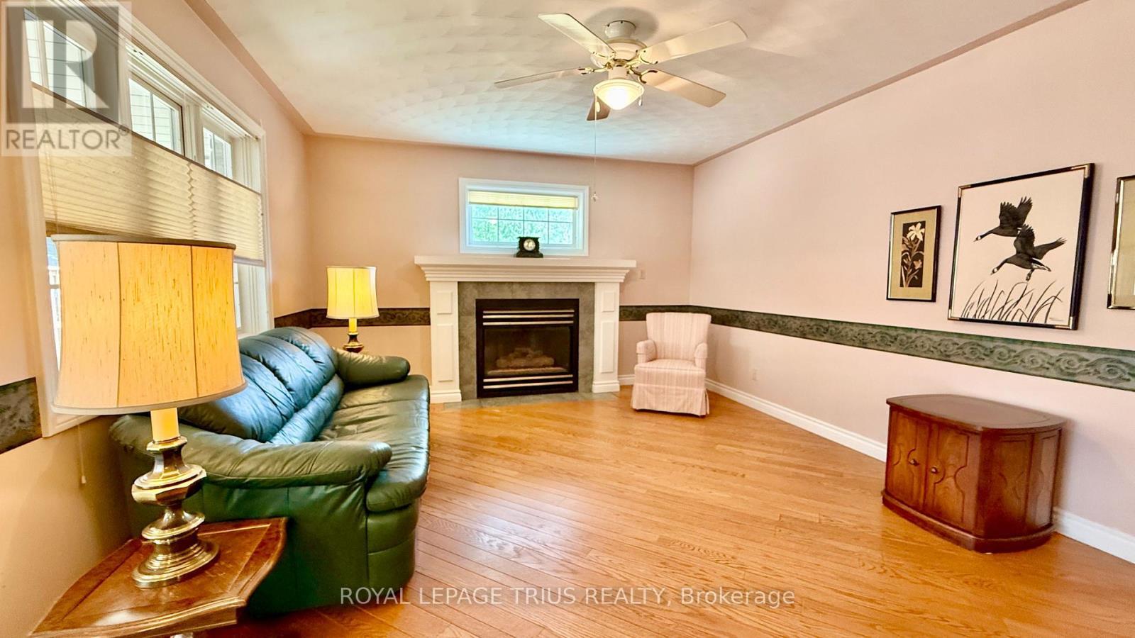 












4 ORCHARD CRESCENT

,
Norfolk (Waterford),




Ontario
N0E1Y0

