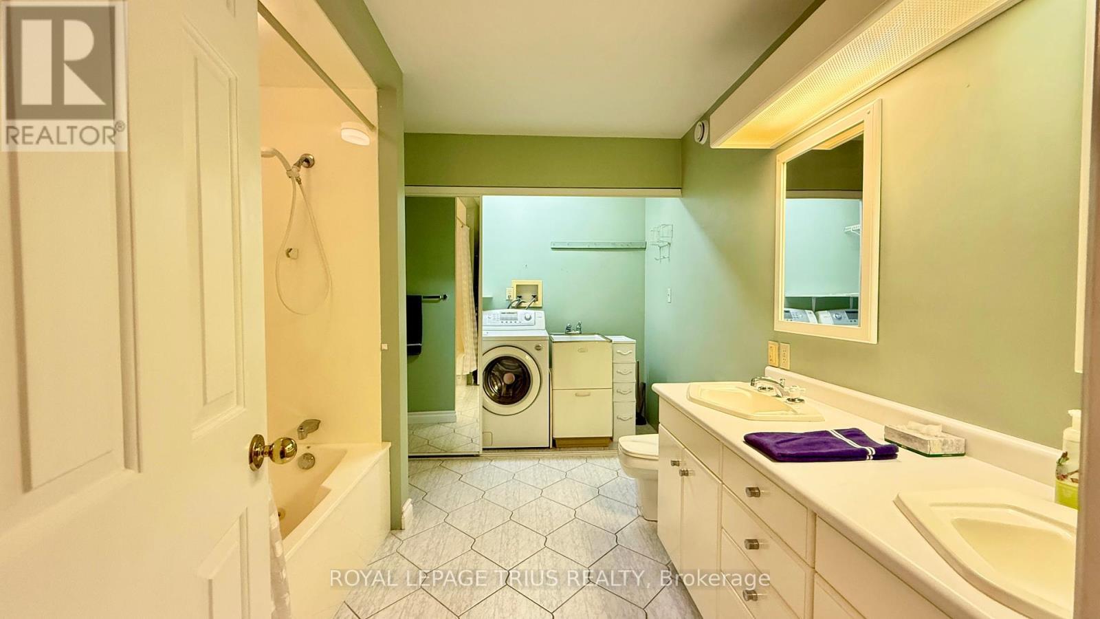 












4 ORCHARD CRESCENT

,
Norfolk (Waterford),




Ontario
N0E1Y0

