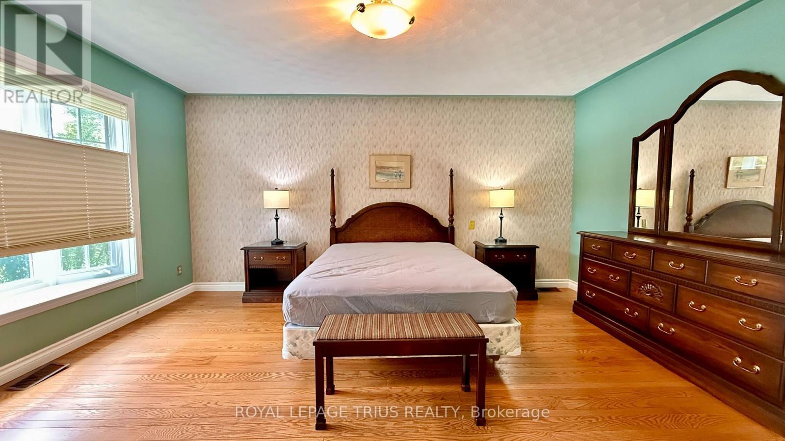 












4 ORCHARD CRESCENT

,
Norfolk (Waterford),




Ontario
N0E1Y0

