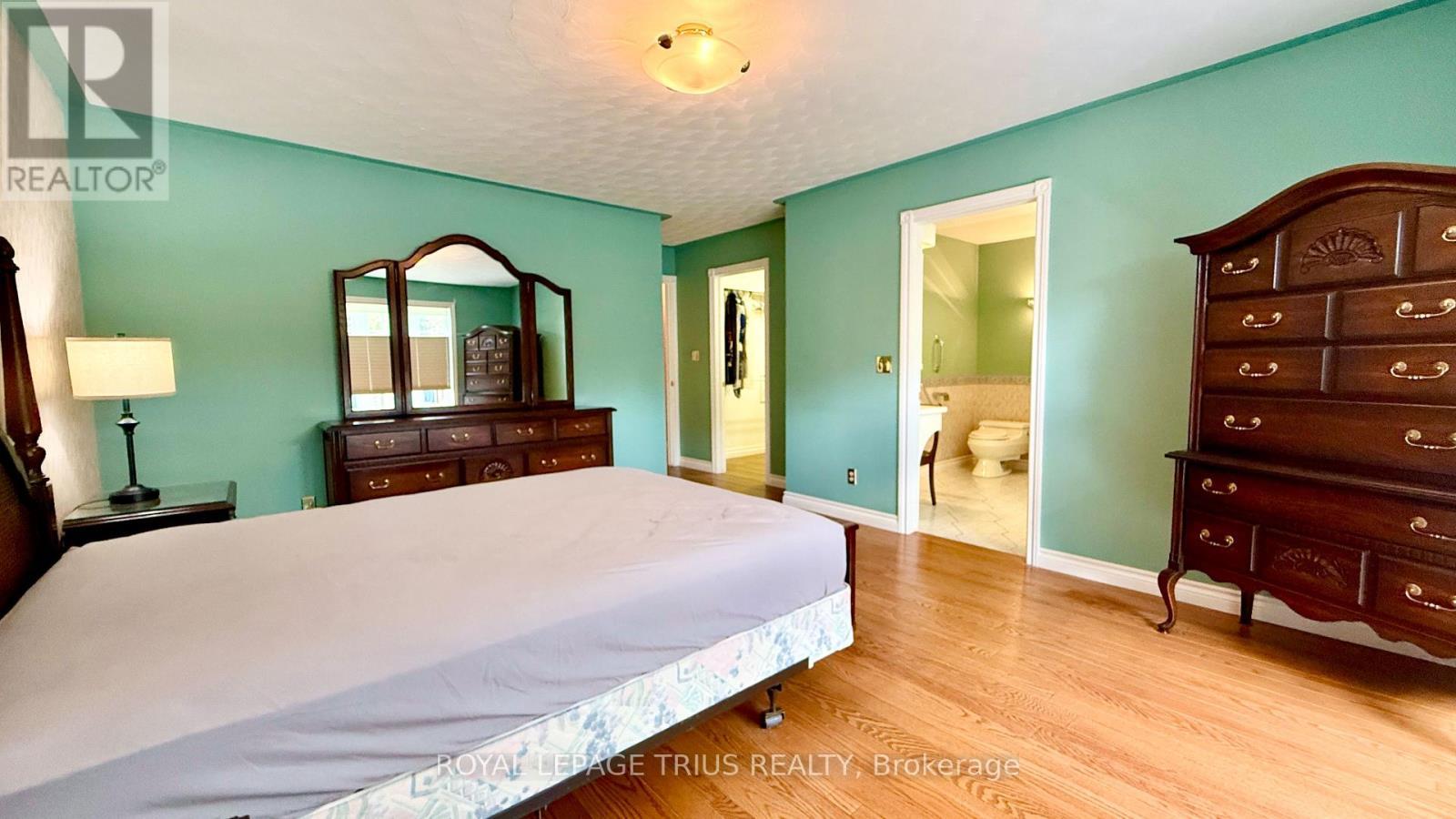 












4 ORCHARD CRESCENT

,
Norfolk (Waterford),




Ontario
N0E1Y0

