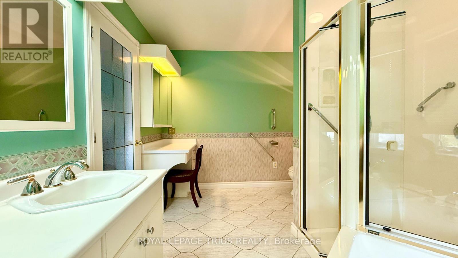 












4 ORCHARD CRESCENT

,
Norfolk (Waterford),




Ontario
N0E1Y0

