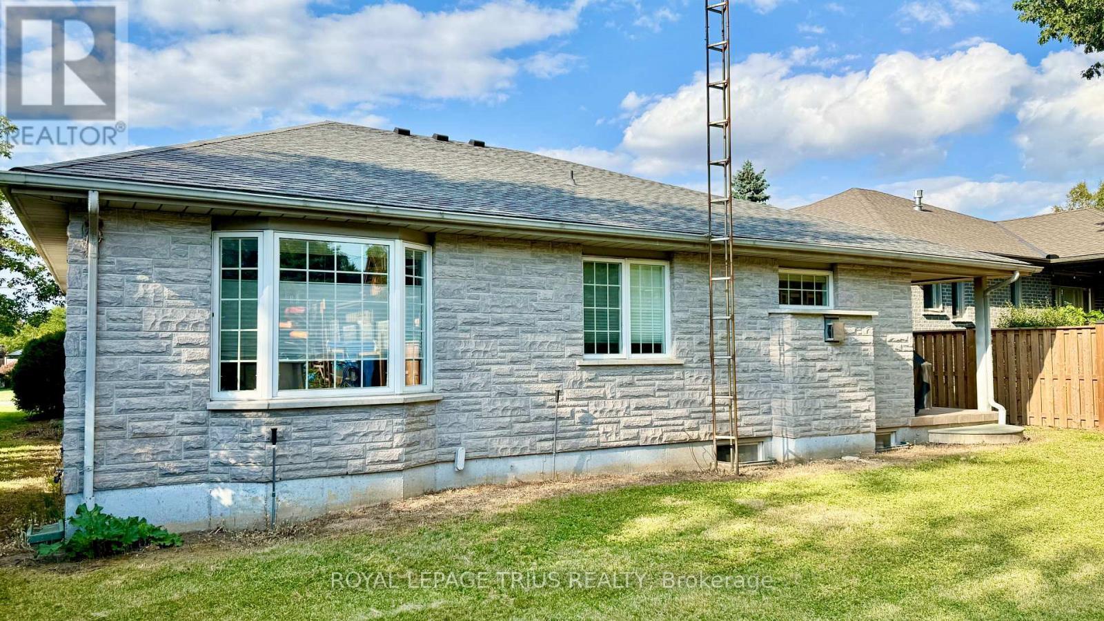 












4 ORCHARD CRESCENT

,
Norfolk (Waterford),




Ontario
N0E1Y0

