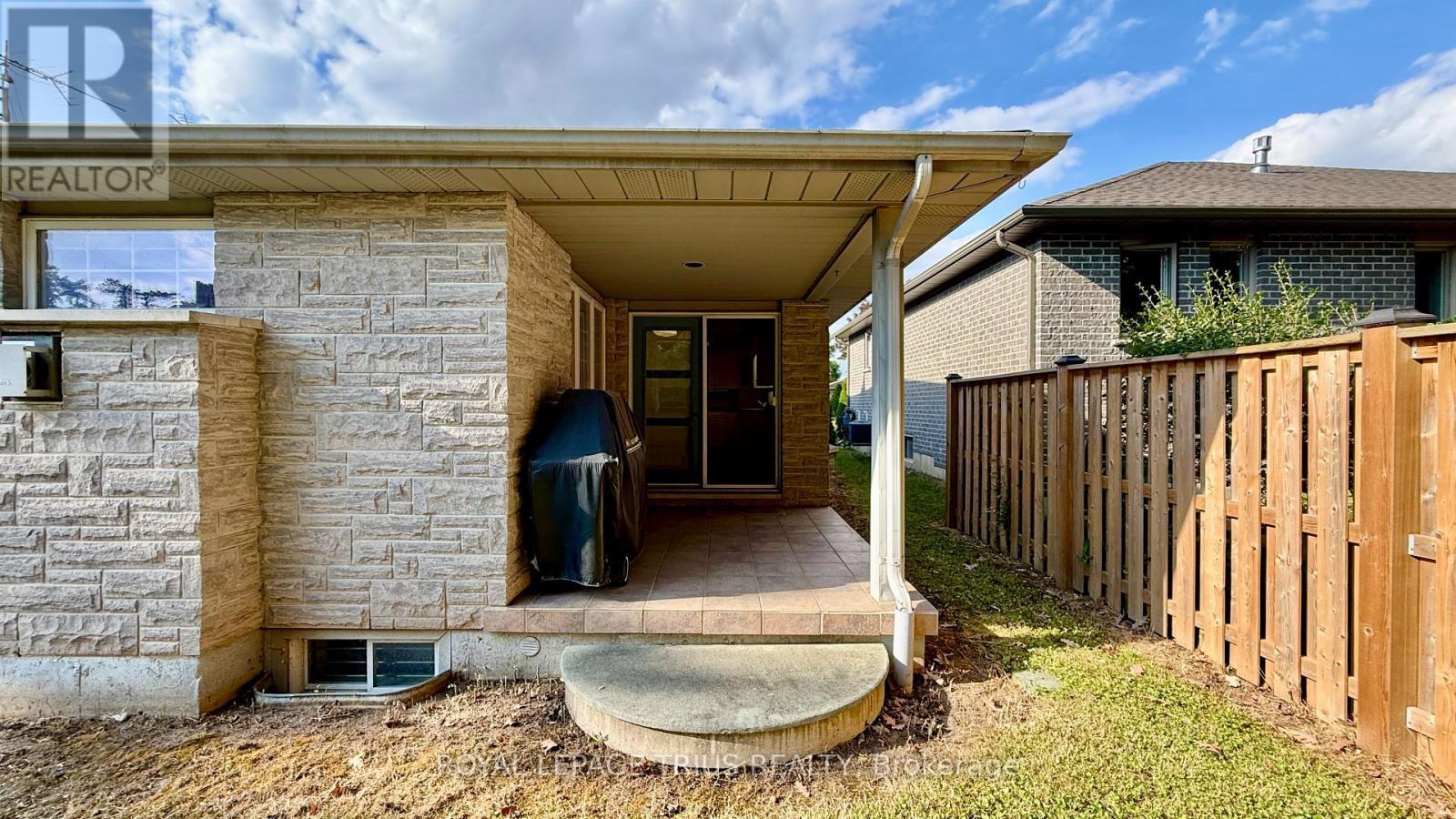 












4 ORCHARD CRESCENT

,
Norfolk (Waterford),




Ontario
N0E1Y0

