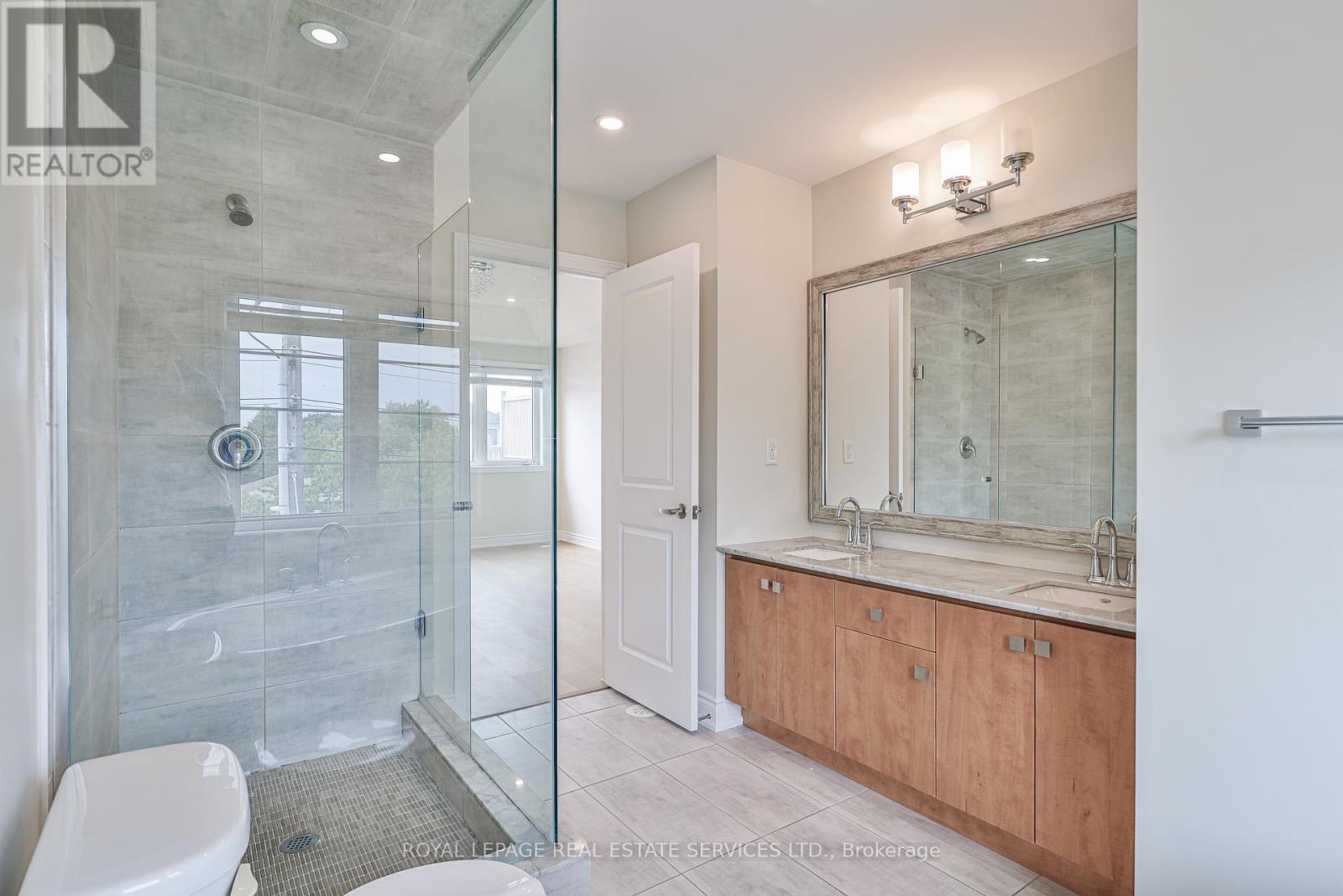 












1024B ISLINGTON AVENUE W

,
Toronto,




Ontario
M8Z6A4


