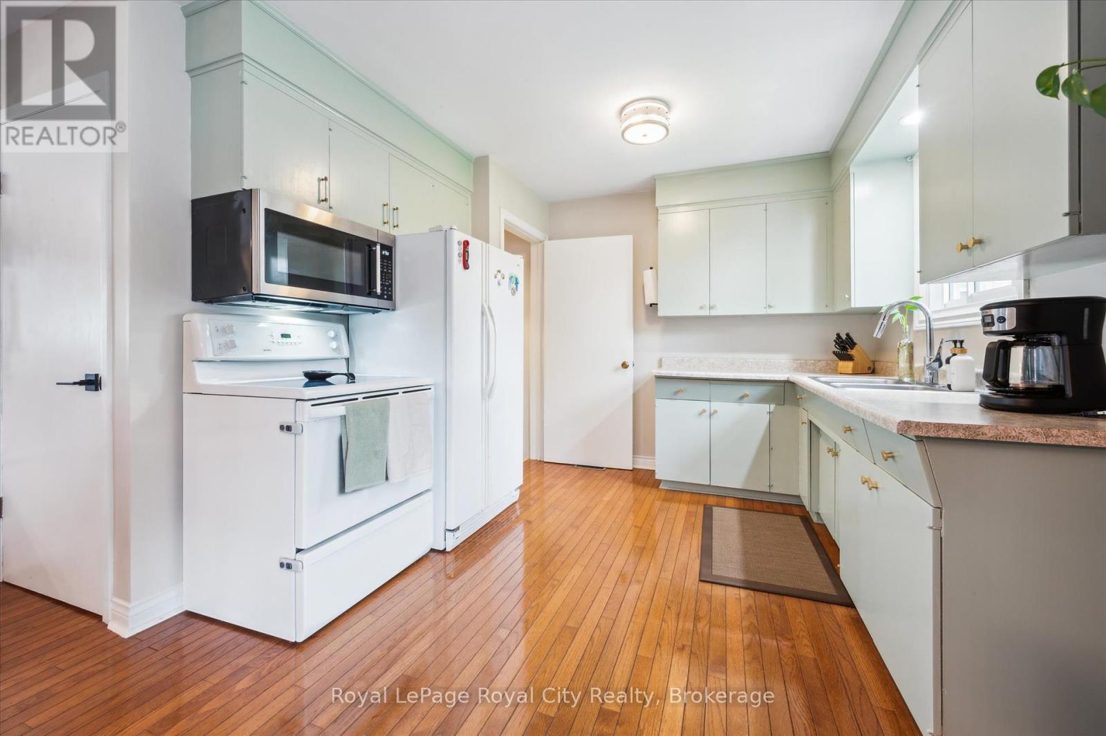 












94 WEBSTER STREET

,
Wilmot,




Ontario
N3A1W7

