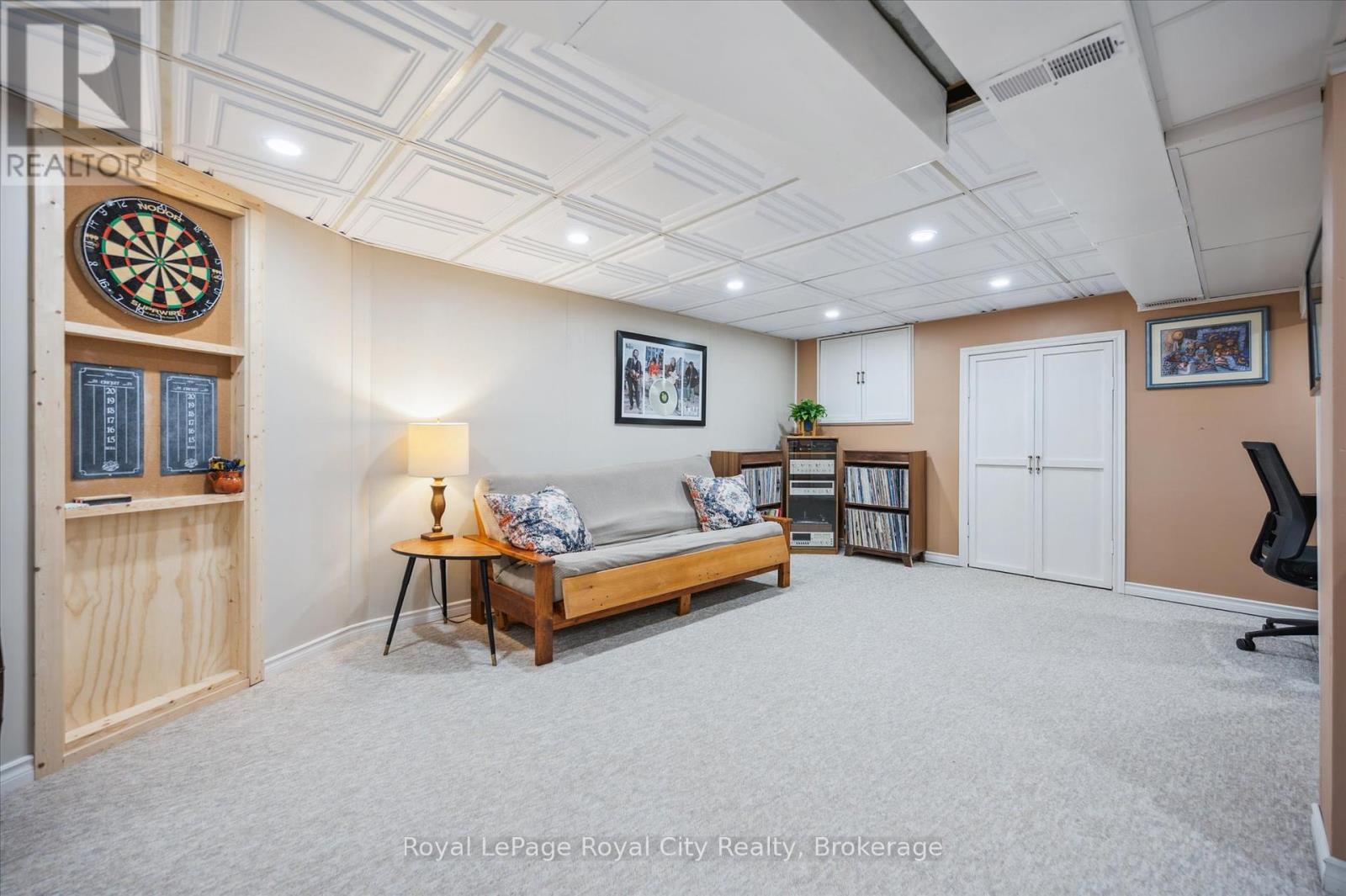 












94 WEBSTER STREET

,
Wilmot,




Ontario
N3A1W7

