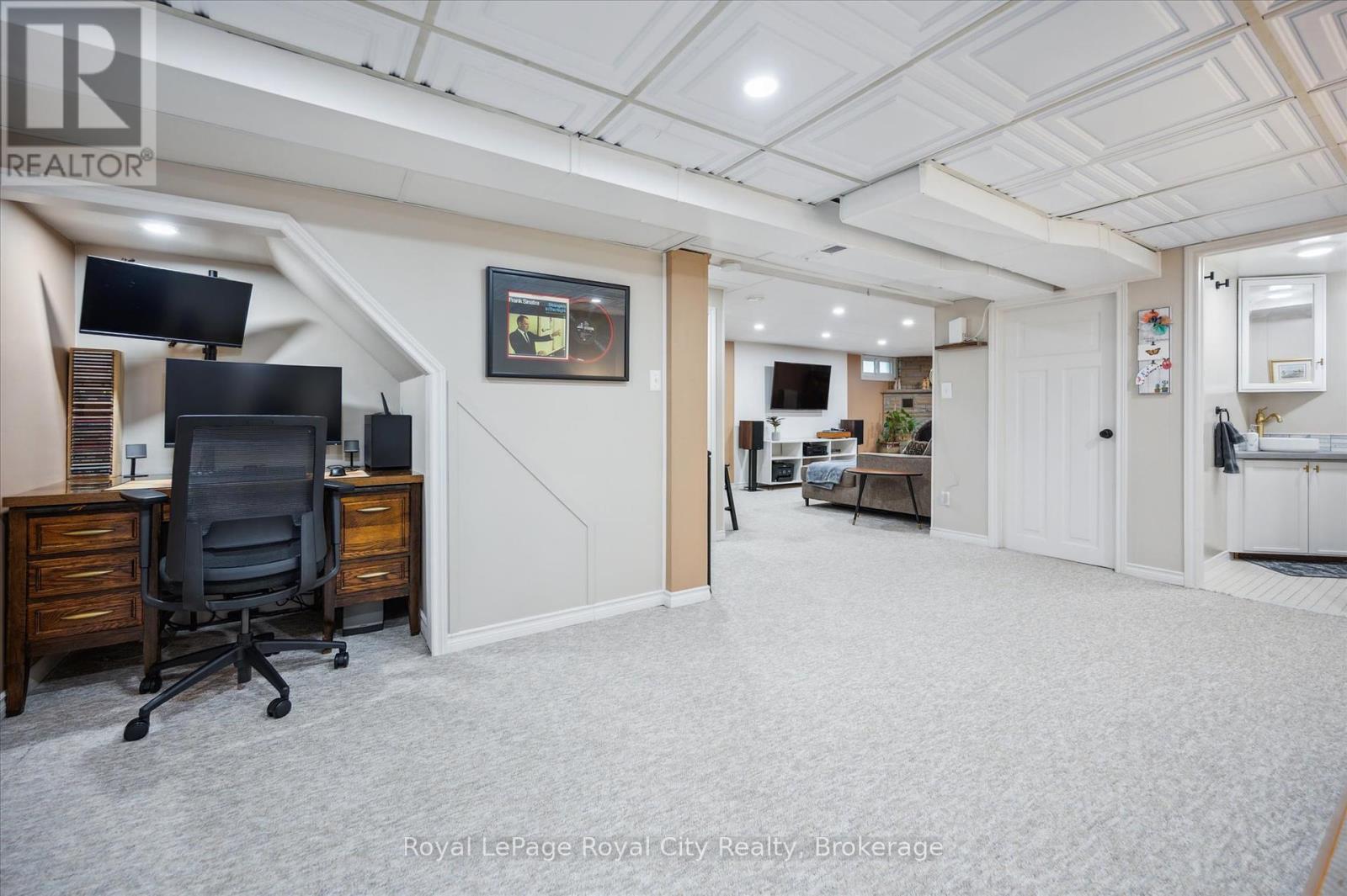












94 WEBSTER STREET

,
Wilmot,




Ontario
N3A1W7

