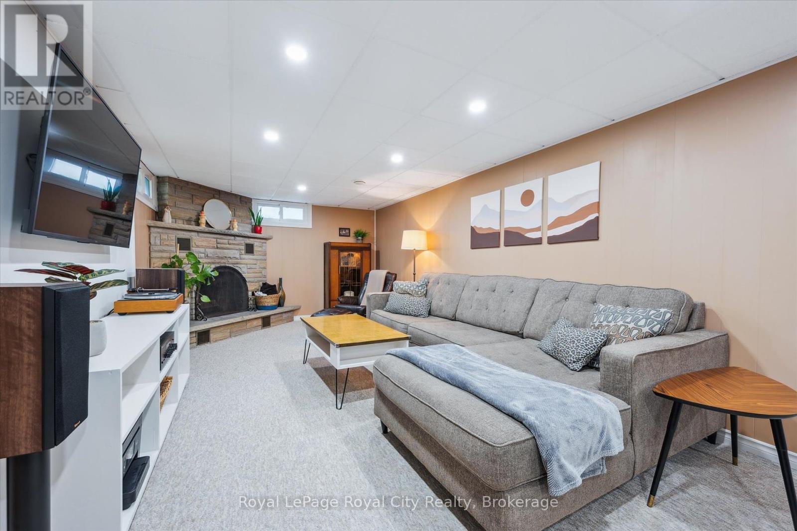 












94 WEBSTER STREET

,
Wilmot,




Ontario
N3A1W7

