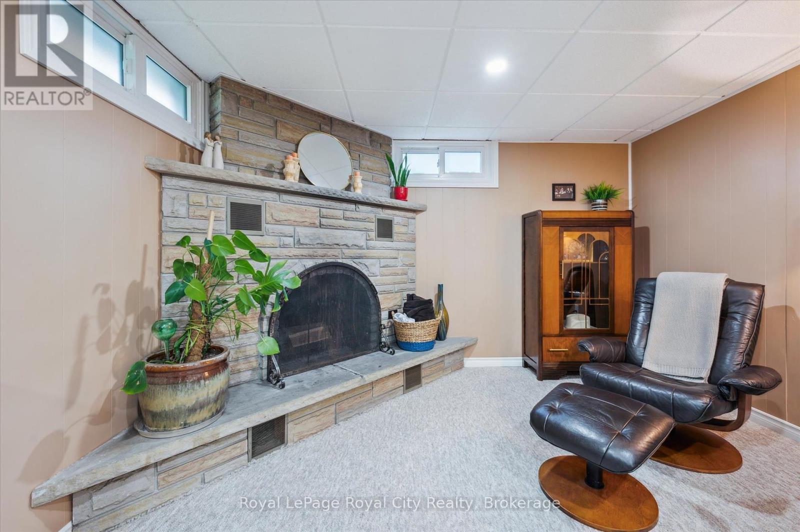












94 WEBSTER STREET

,
Wilmot,




Ontario
N3A1W7

