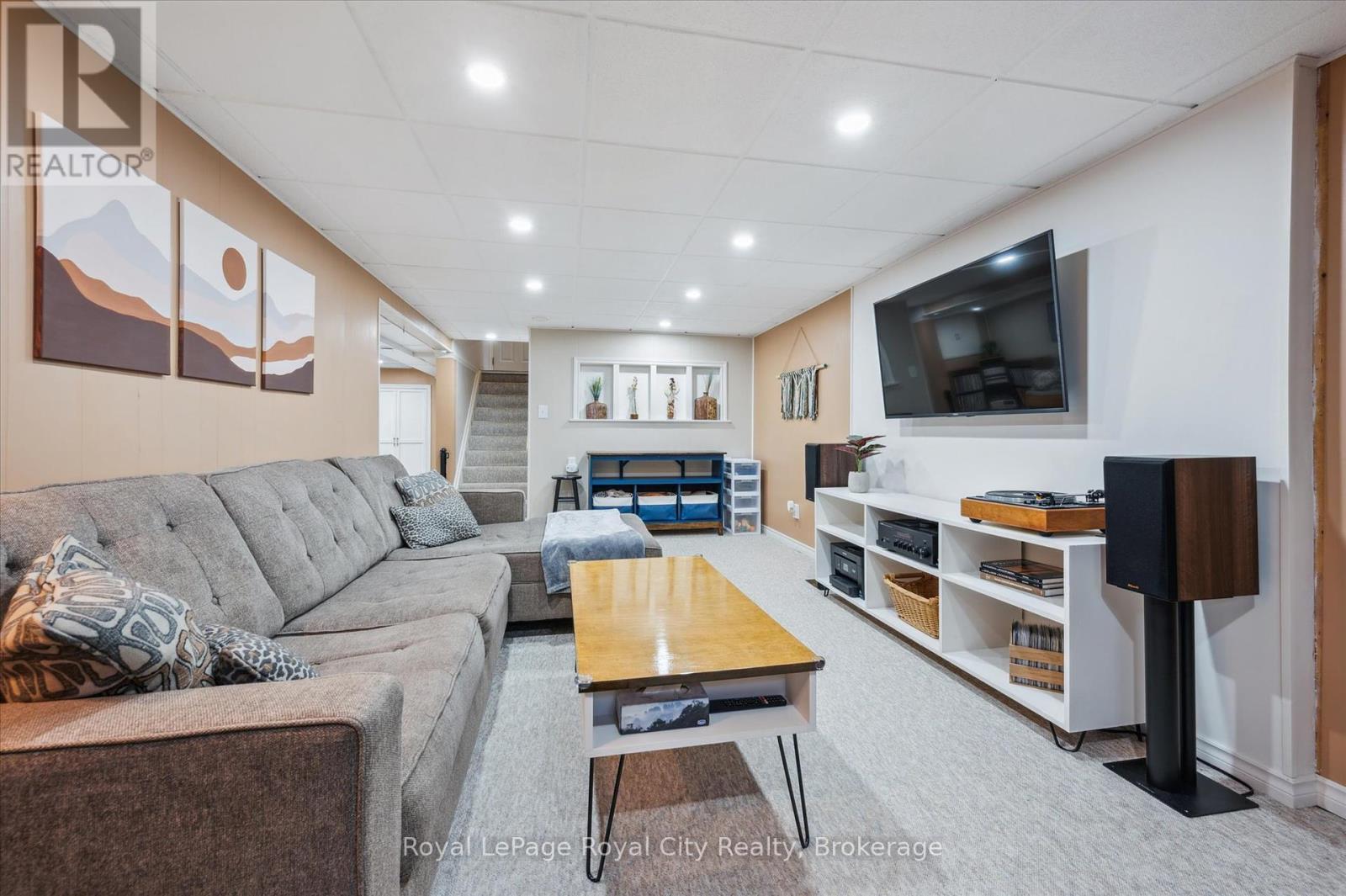 












94 WEBSTER STREET

,
Wilmot,




Ontario
N3A1W7

