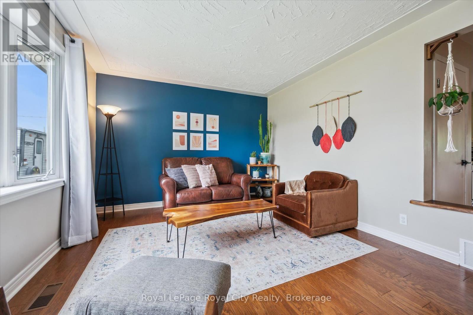 












94 WEBSTER STREET

,
Wilmot,




Ontario
N3A1W7

