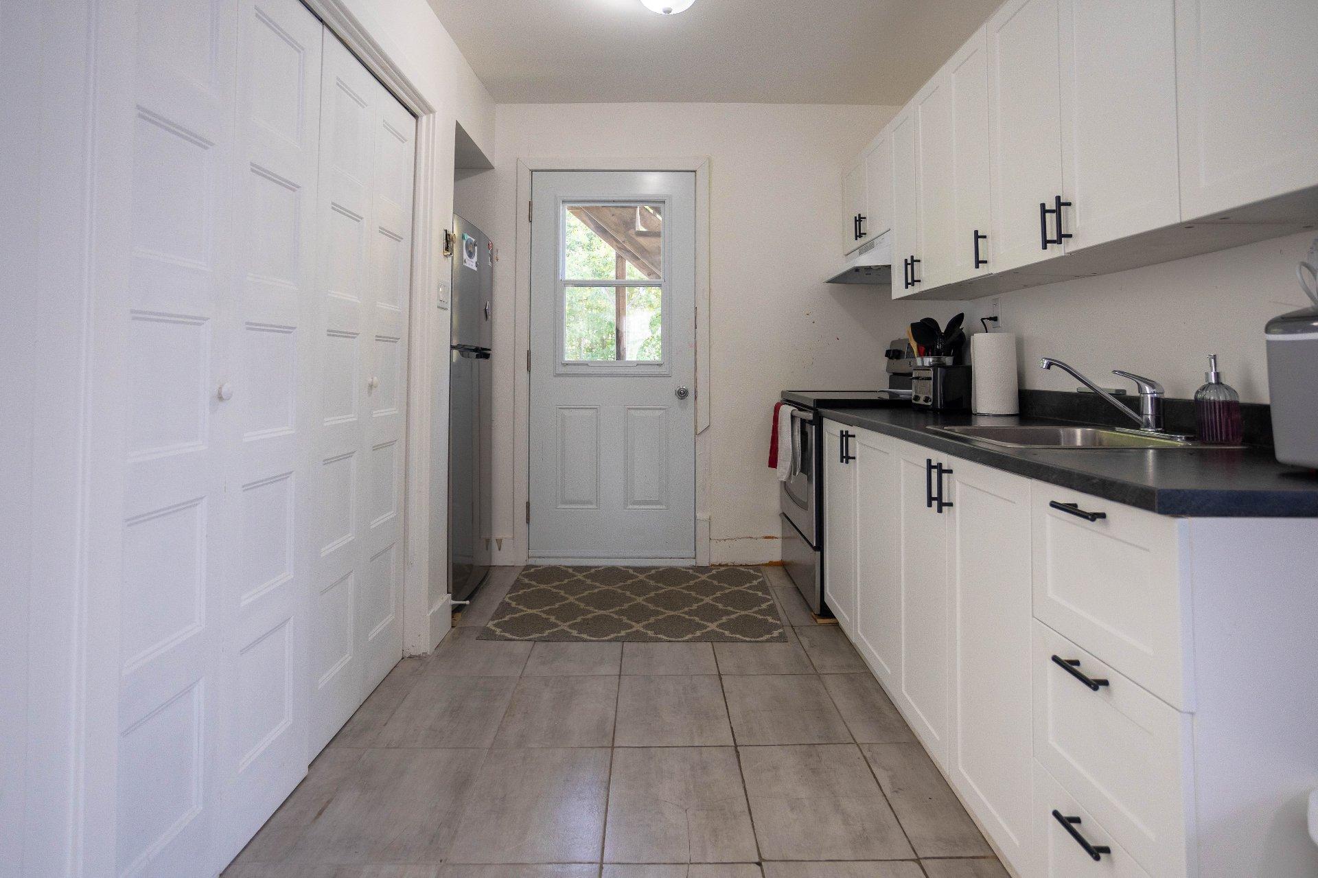 









910

 - 914


107e Rue

,
Shawinigan,




QC
G9P2L2


