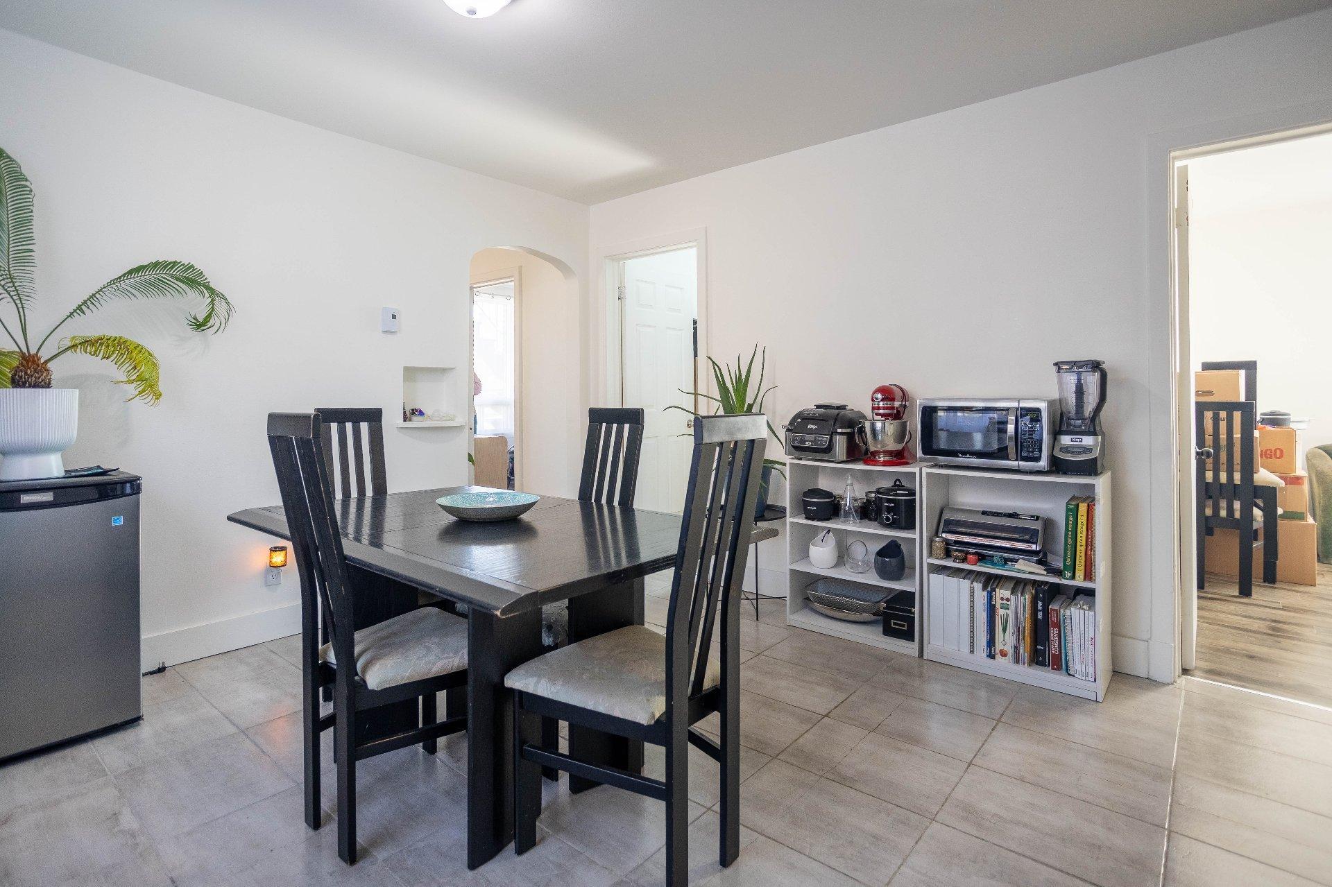 









910

 - 914


107e Rue

,
Shawinigan,




QC
G9P2L2

