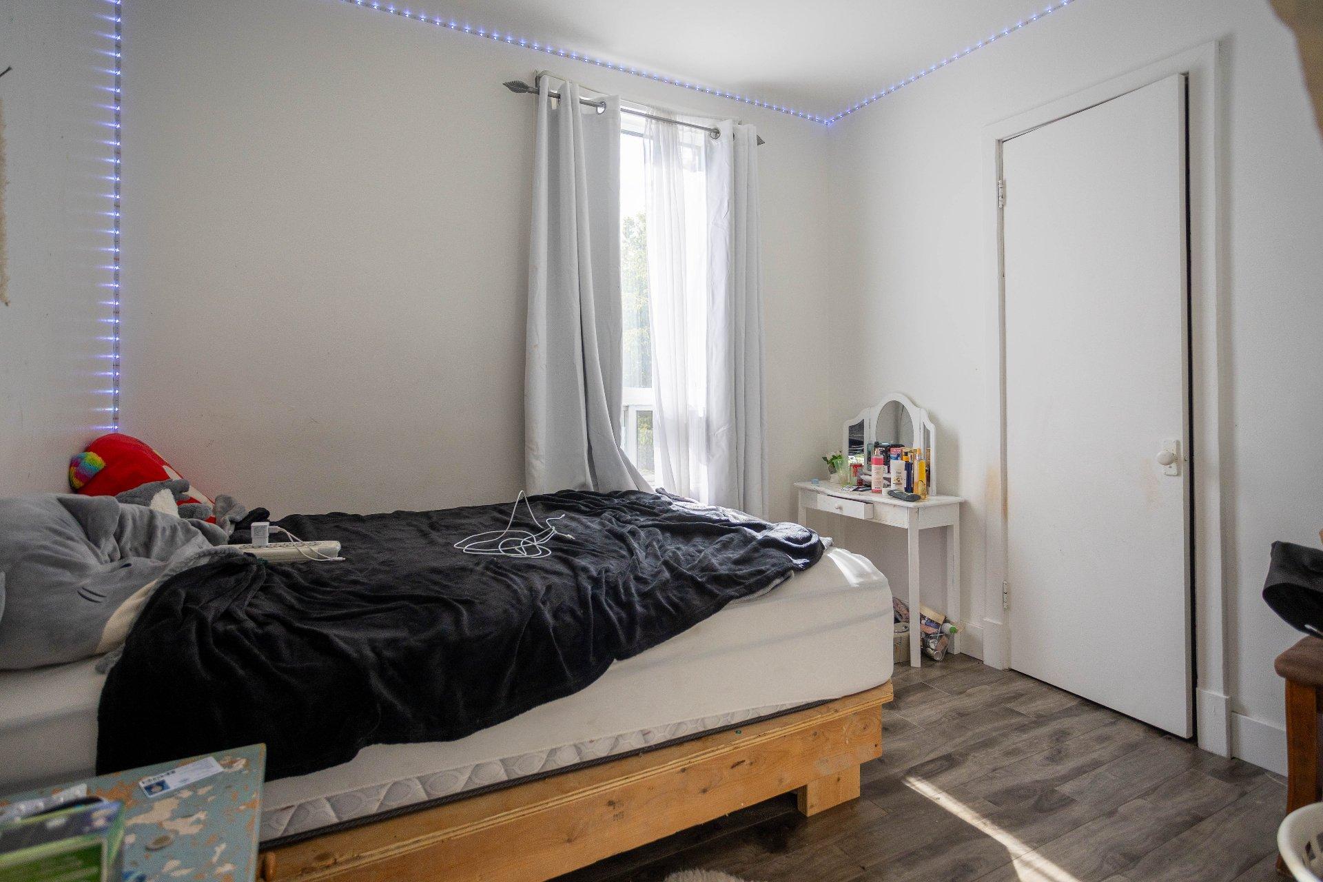 









910

 - 914


107e Rue

,
Shawinigan,




QC
G9P2L2


