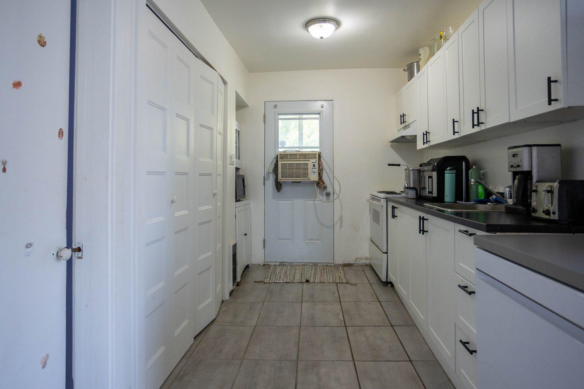 









910

 - 914


107e Rue

,
Shawinigan,




QC
G9P2L2

