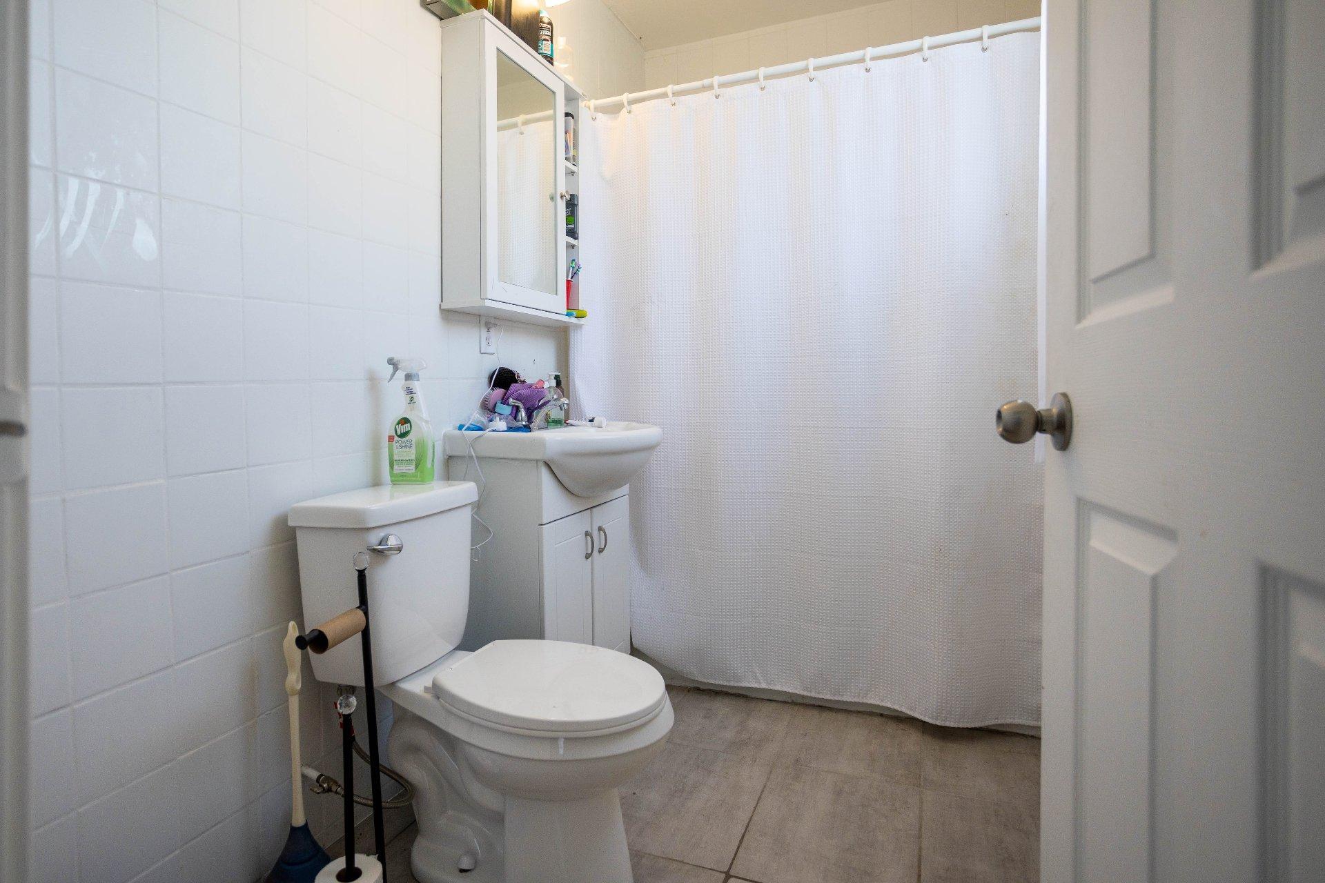 









910

 - 914


107e Rue

,
Shawinigan,




QC
G9P2L2

