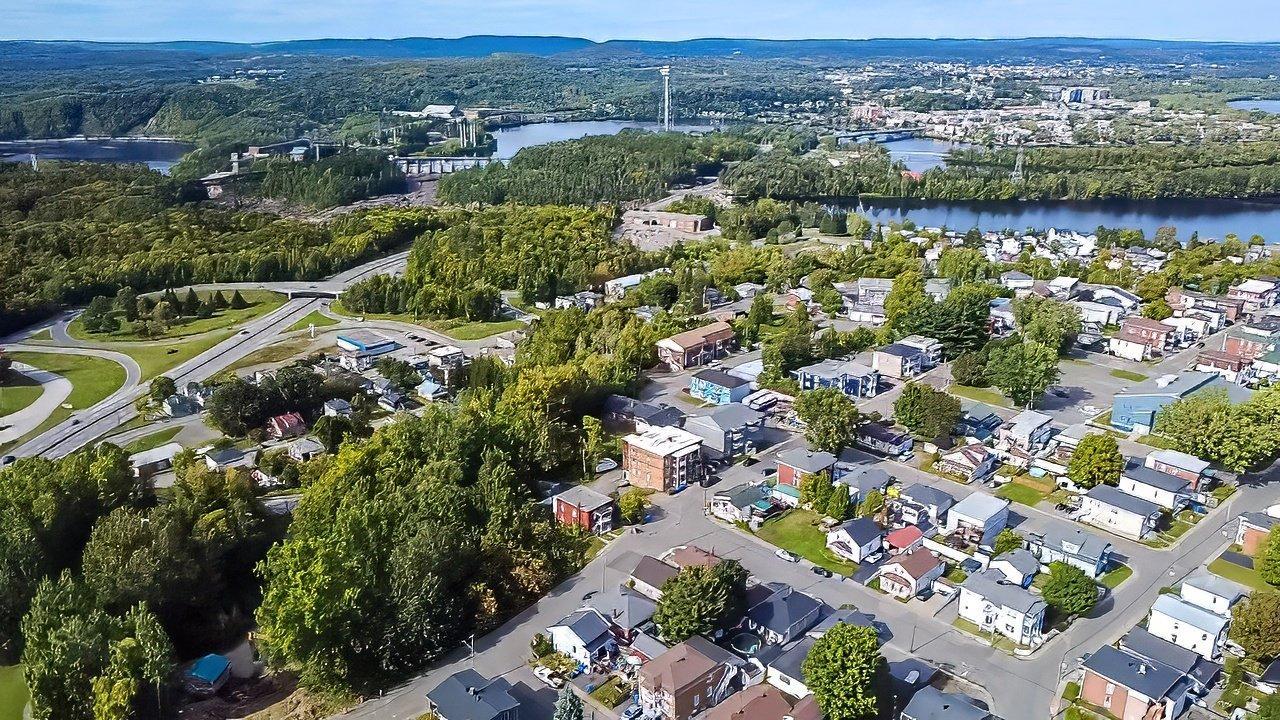 









910

 - 914


107e Rue

,
Shawinigan,




QC
G9P2L2


