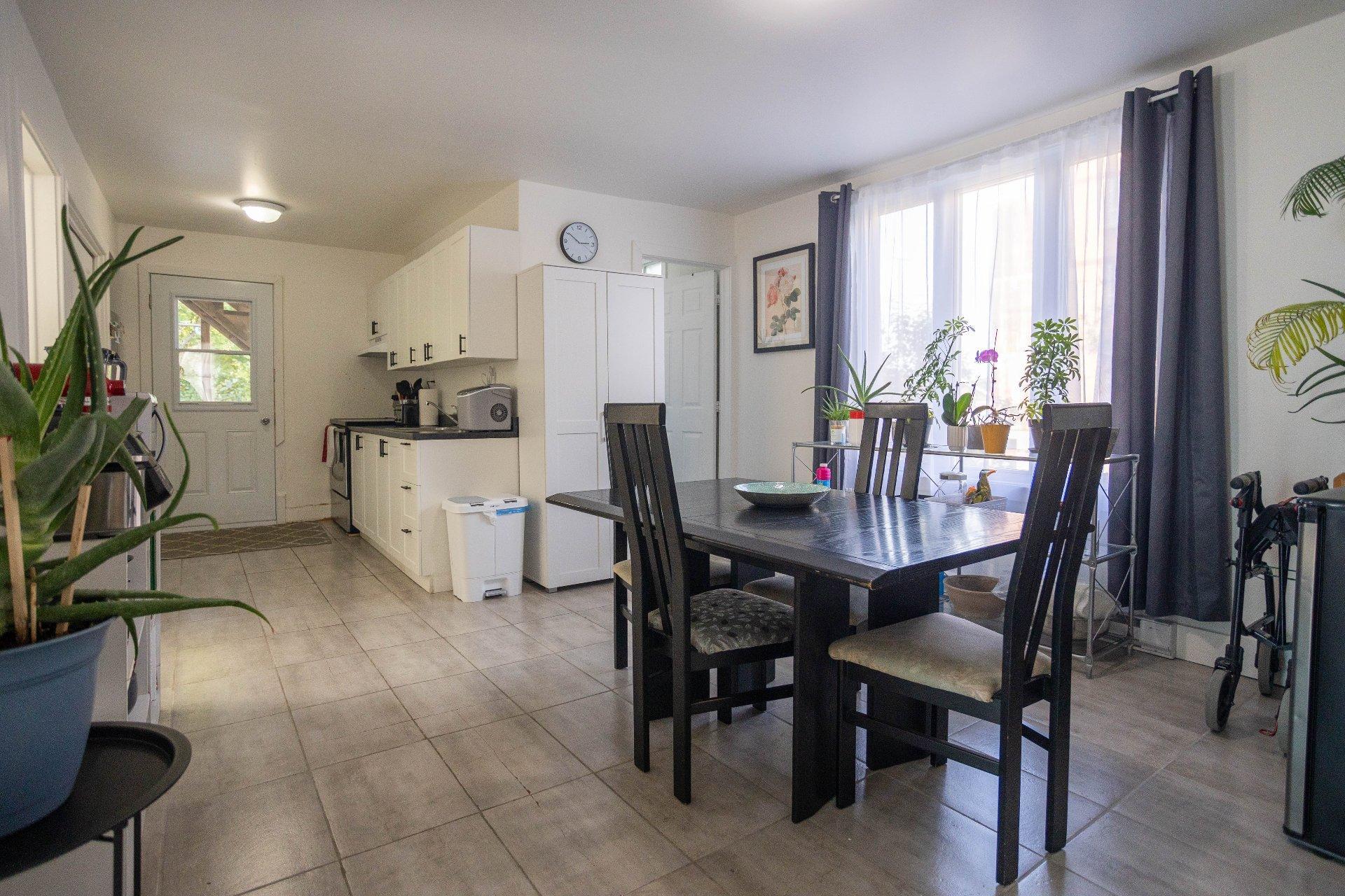 









910

 - 914


107e Rue

,
Shawinigan,




QC
G9P2L2

