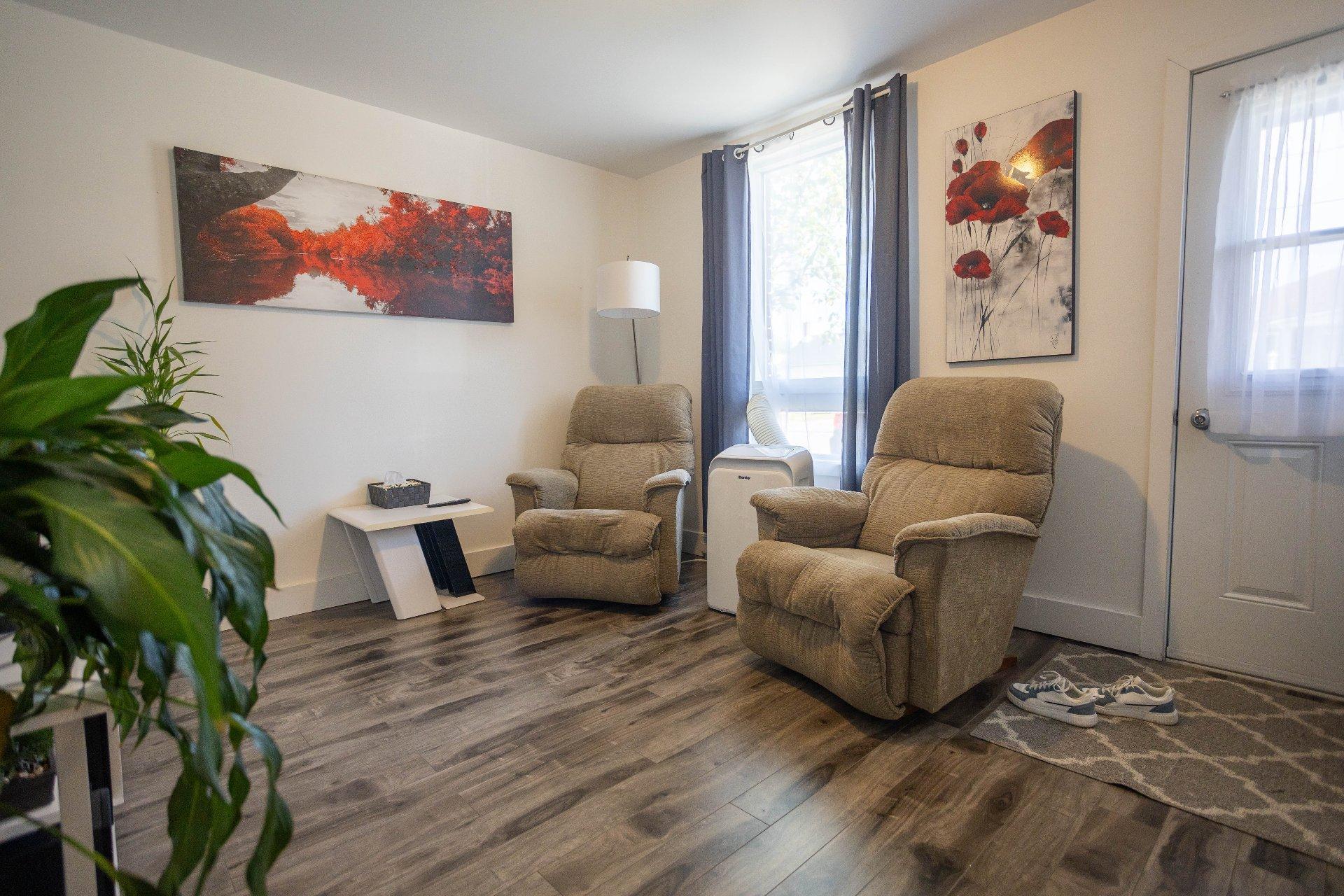 









910

 - 914


107e Rue

,
Shawinigan,




QC
G9P2L2

