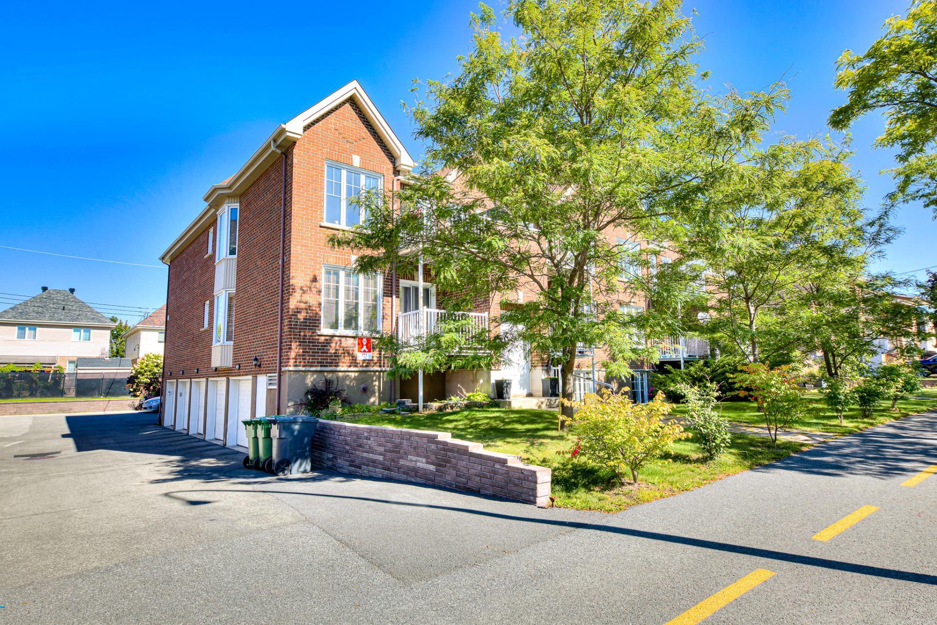 









17775


Boul. de Pierrefonds

, 103,
Montréal (Pierrefonds-Roxboro),




QC
H9J3L1

