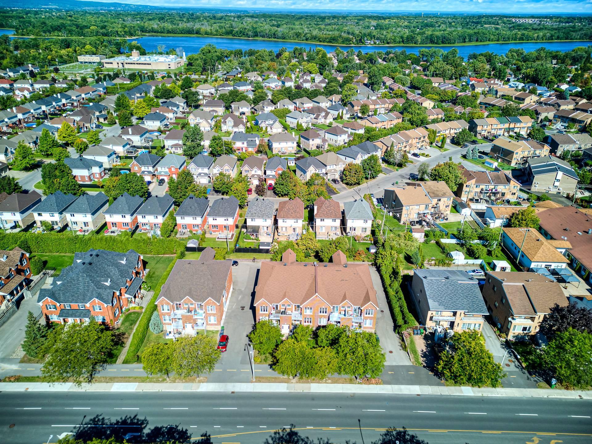 









17775


Boul. de Pierrefonds

, 103,
Montréal (Pierrefonds-Roxboro),




QC
H9J3L1

