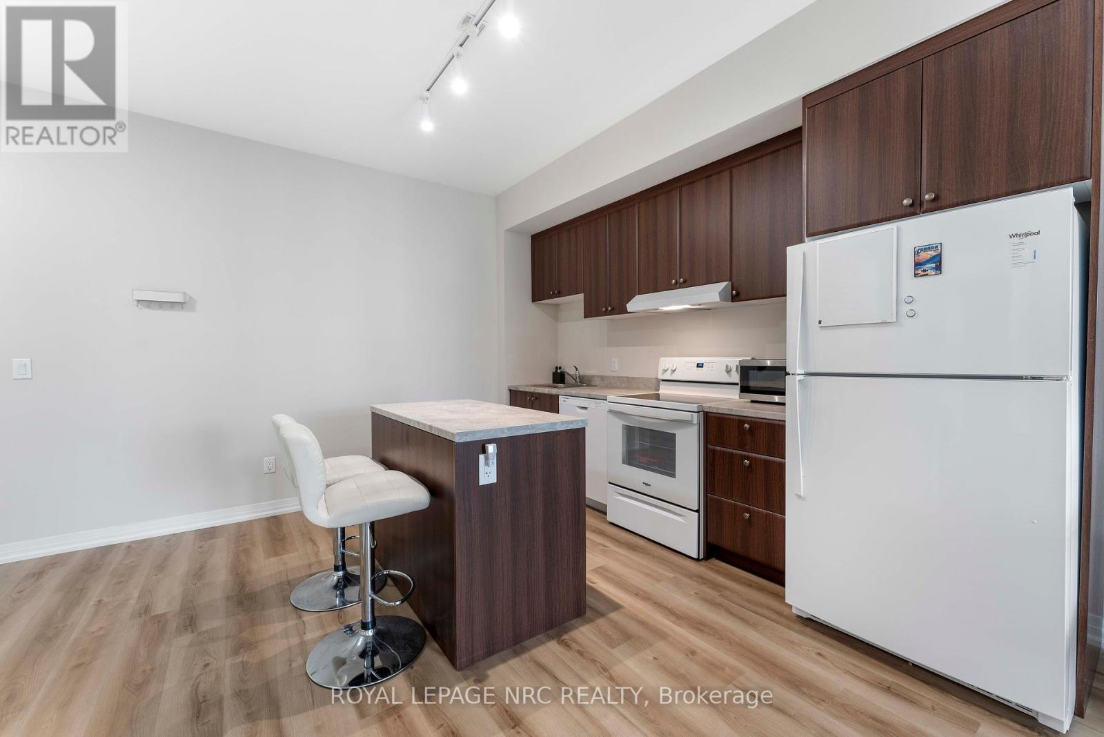 












LP-45 - 50 HERRICK AVENUE

,
St. Catharines (Oakdale),




Ontario
L2P0G3

