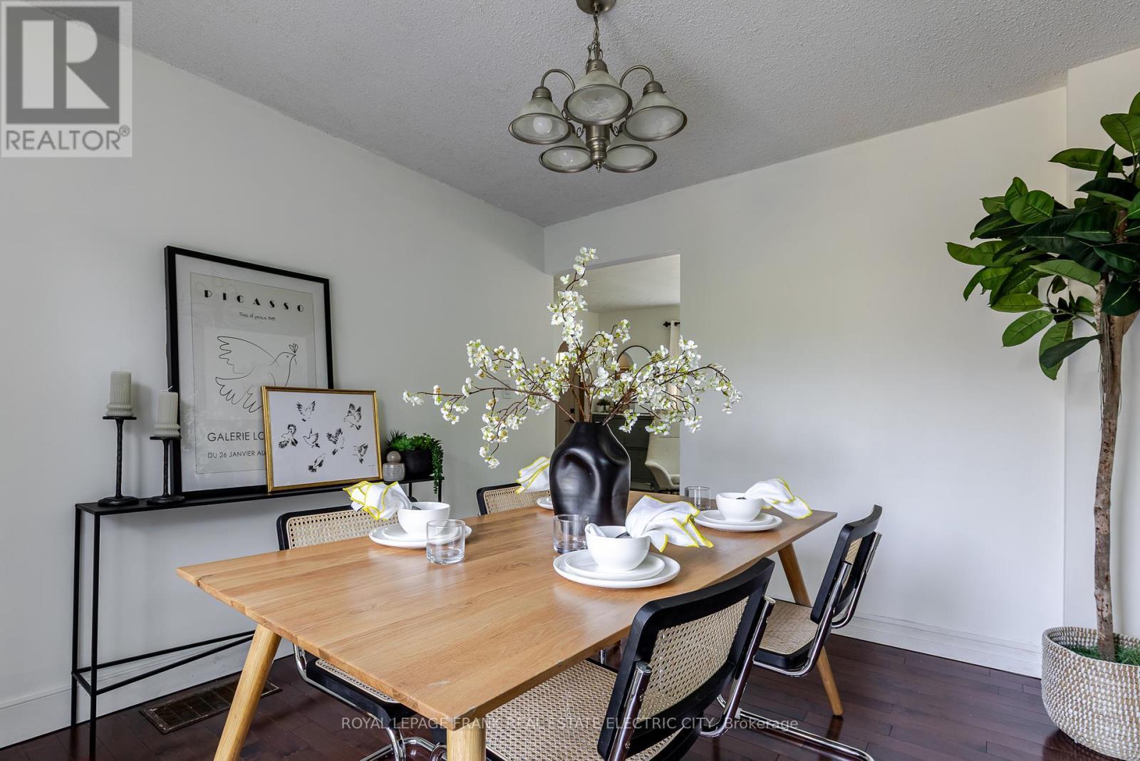 












130 HAZLITT STREET

,
Peterborough (Ashburnham Ward 4),




Ontario
K9H1L5

