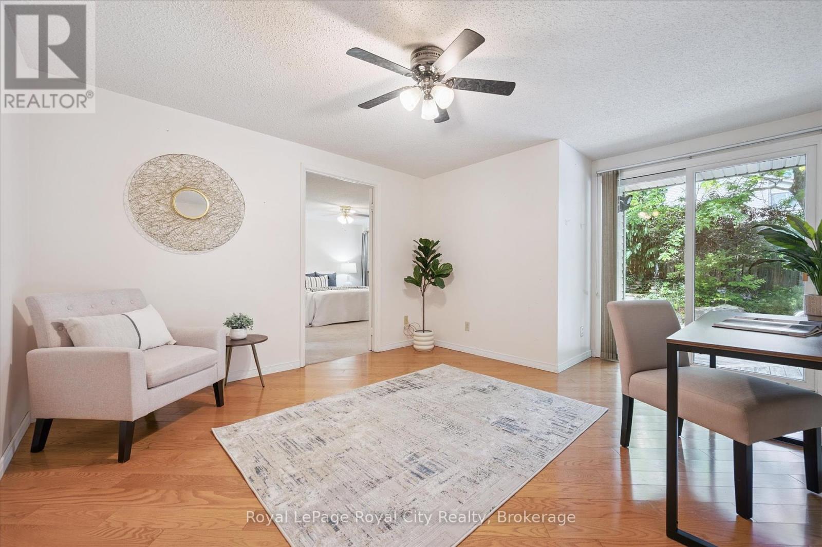 












15 JODI PLACE

,
Guelph (Willow West/Sugarbush/West Acres),




Ontario
N1H7R1

